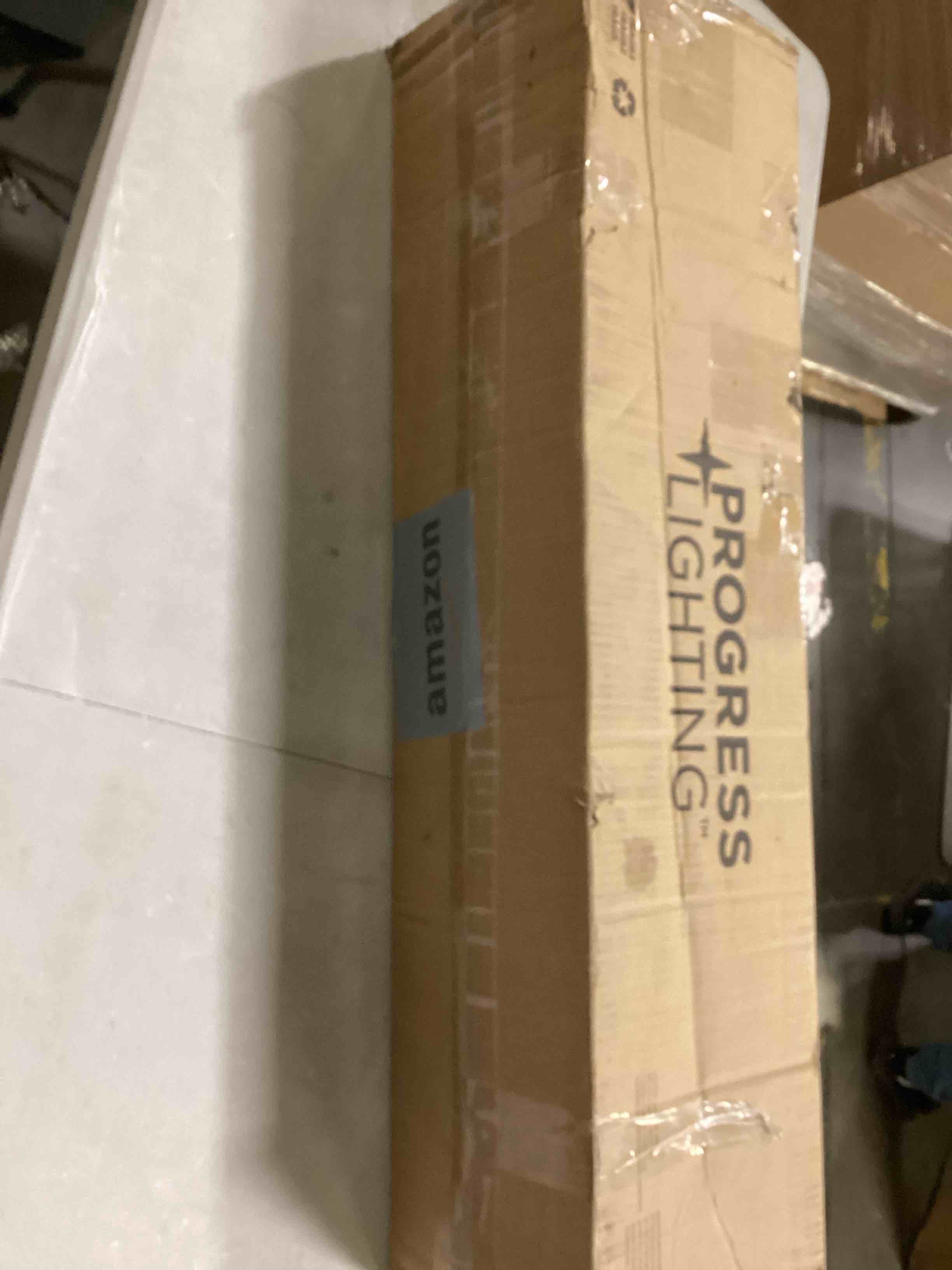https://s3.amazonaws.com/lotting-images-prod/bidfta/BLU5759777_1717417477389.jpeg