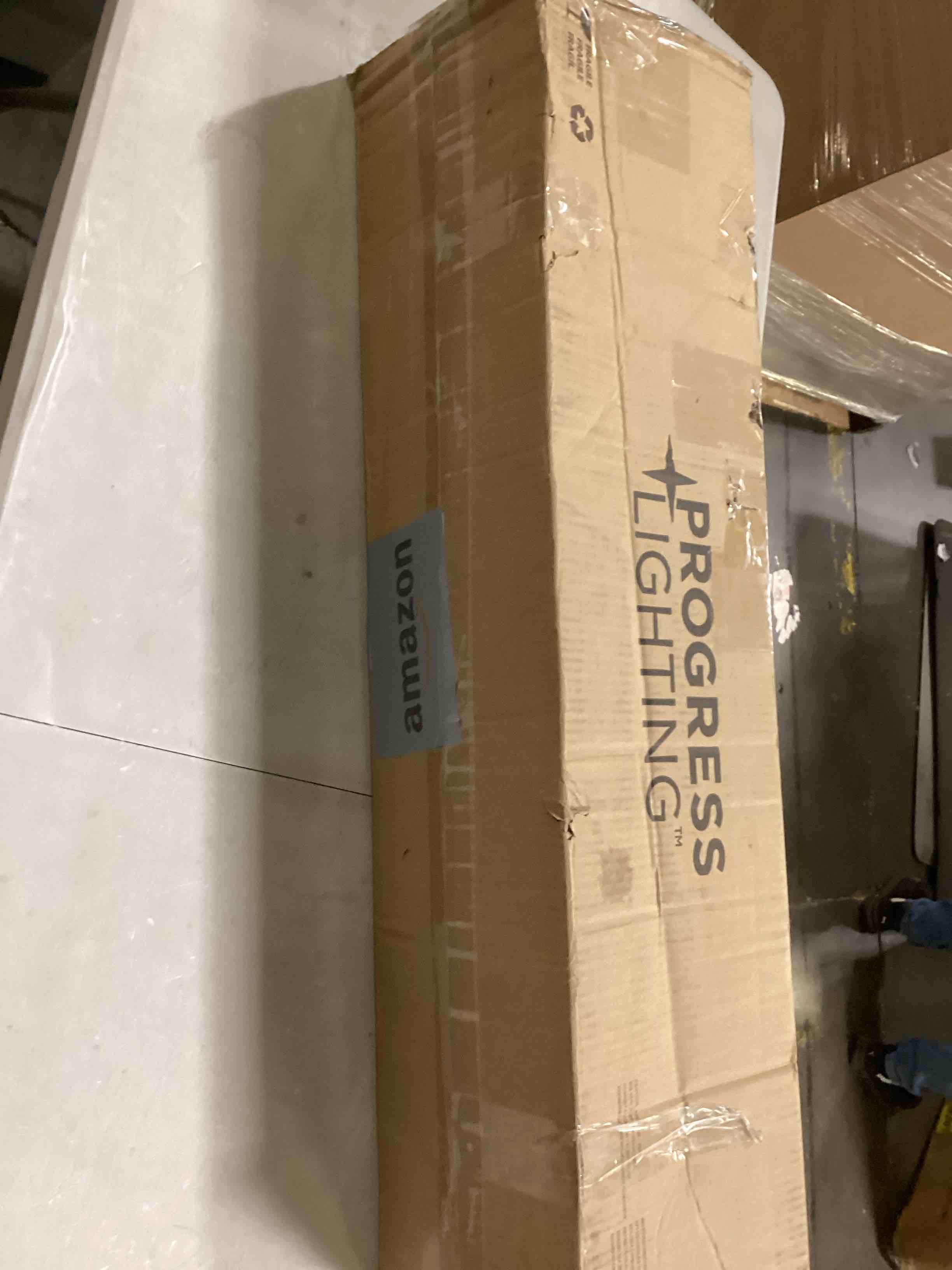 https://s3.amazonaws.com/lotting-images-prod/bidfta/BLU5759777_1717417478421.jpeg