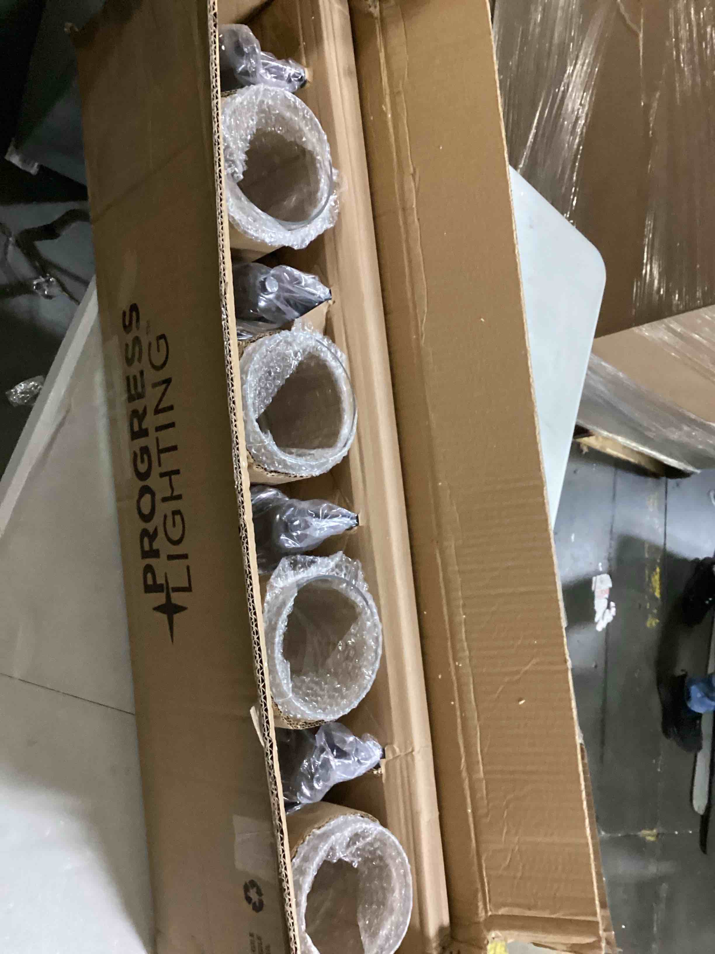 https://s3.amazonaws.com/lotting-images-prod/bidfta/BLU5759777_1717417574946.jpeg