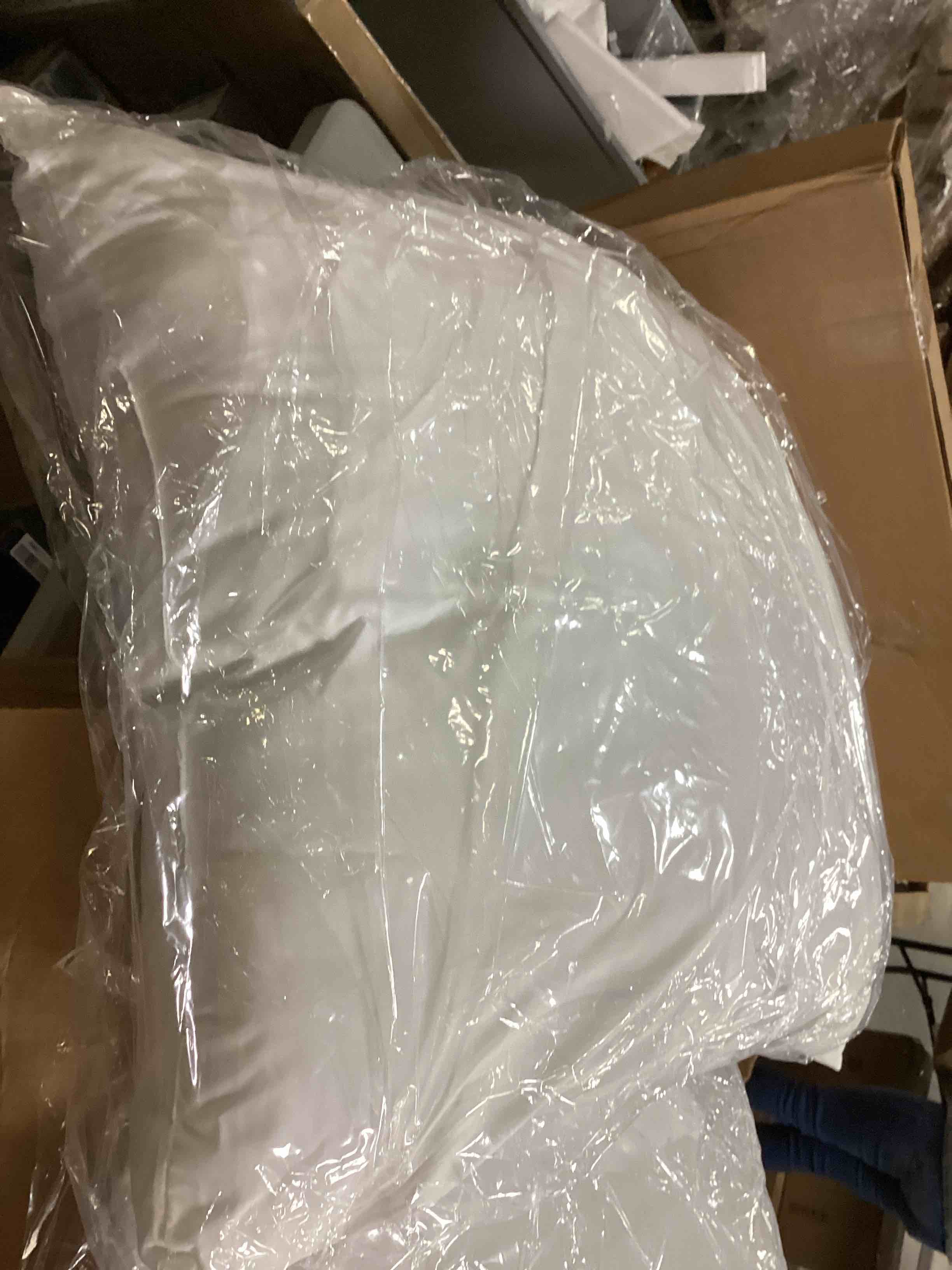 https://s3.amazonaws.com/lotting-images-prod/bidfta/BLU5760212_1718132559930.jpeg