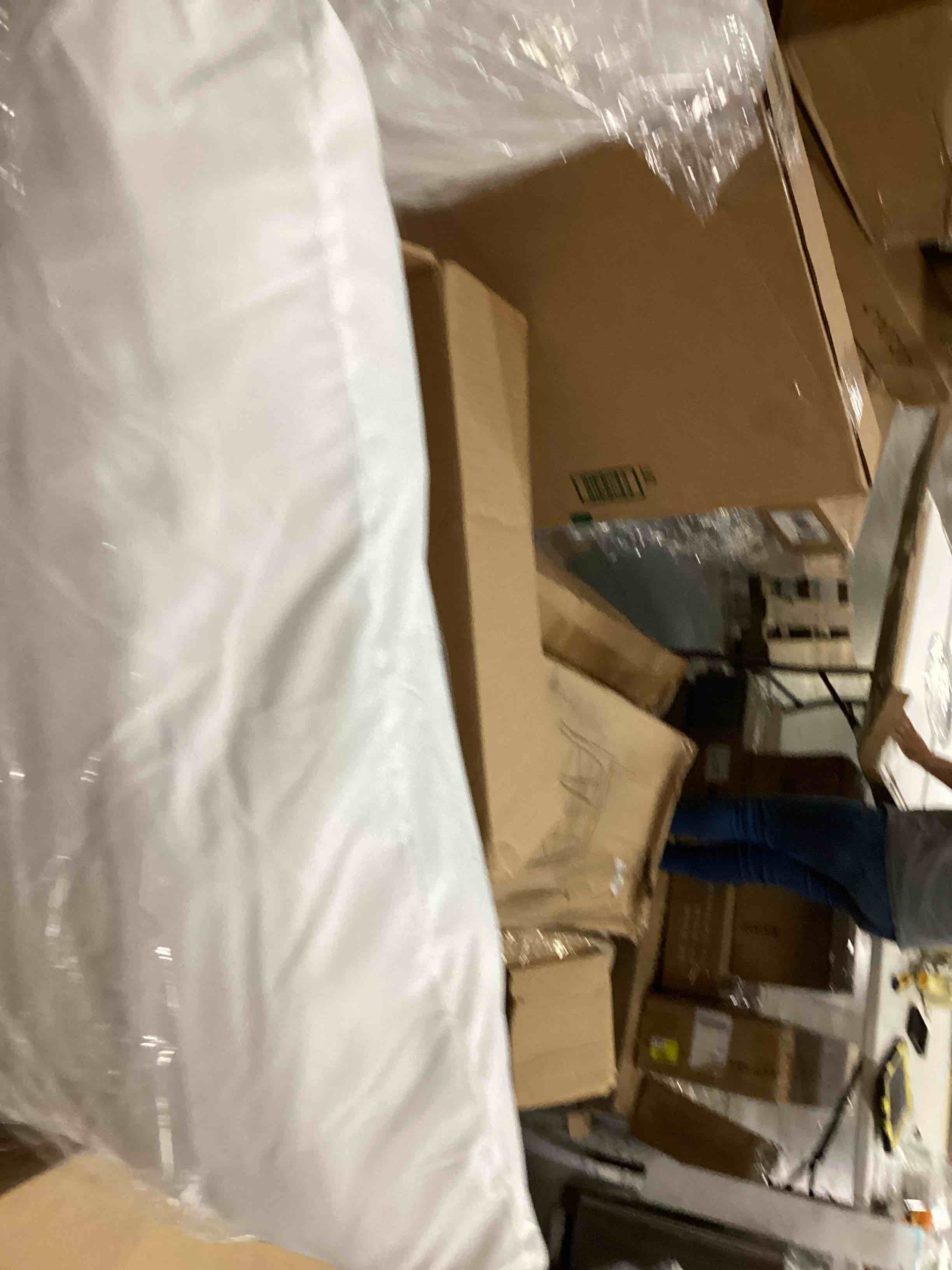 https://s3.amazonaws.com/lotting-images-prod/bidfta/BLU5760212_1718132578530.jpeg