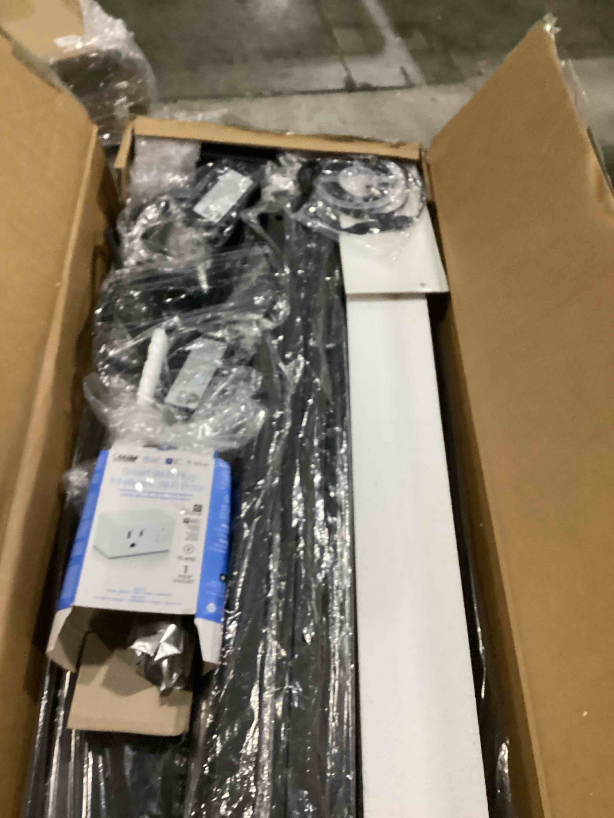 https://s3.amazonaws.com/lotting-images-prod/bidfta/BLU5760582_1715714619193.jpeg