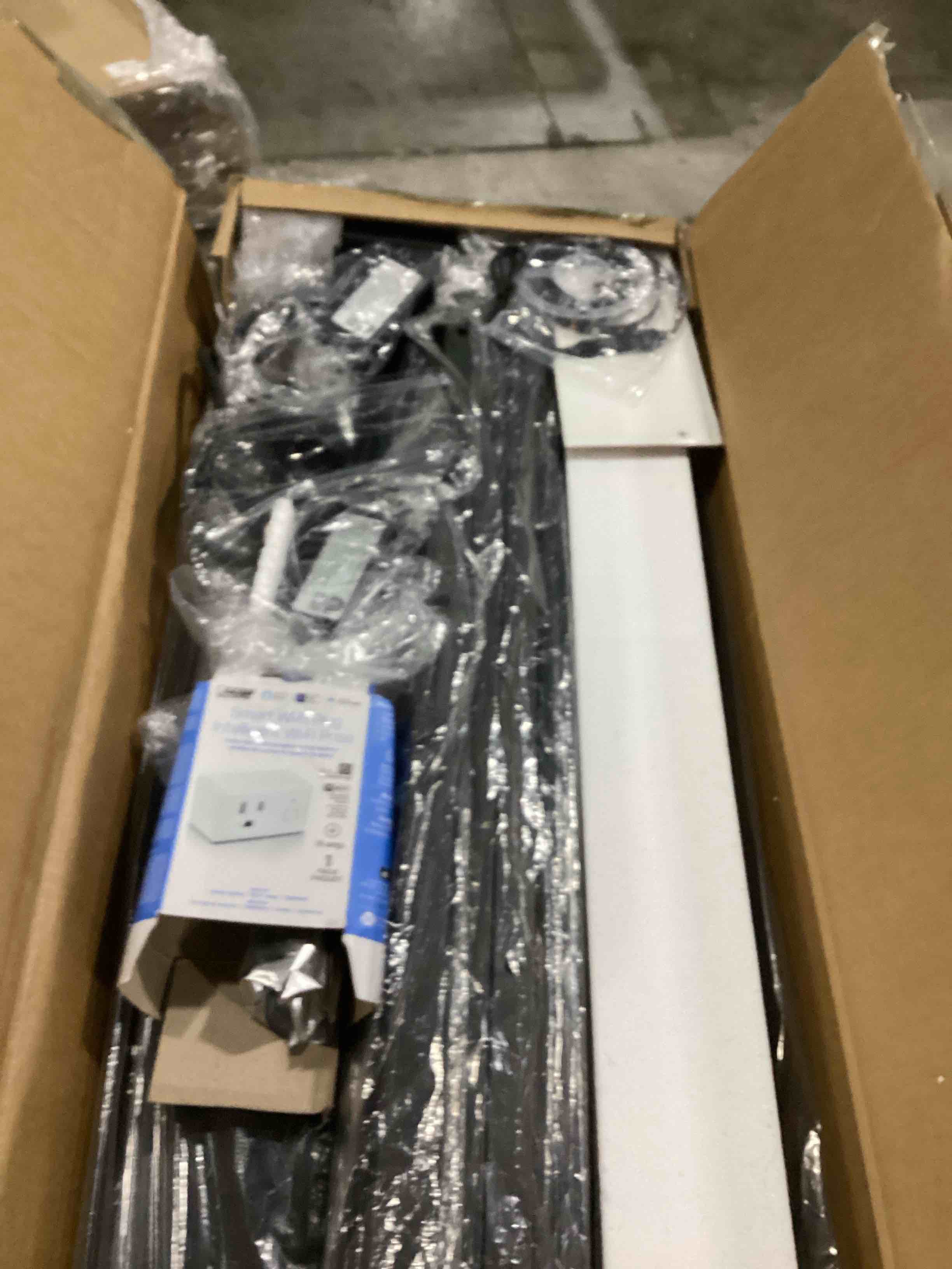 https://s3.amazonaws.com/lotting-images-prod/bidfta/BLU5760582_1715714620080.jpeg