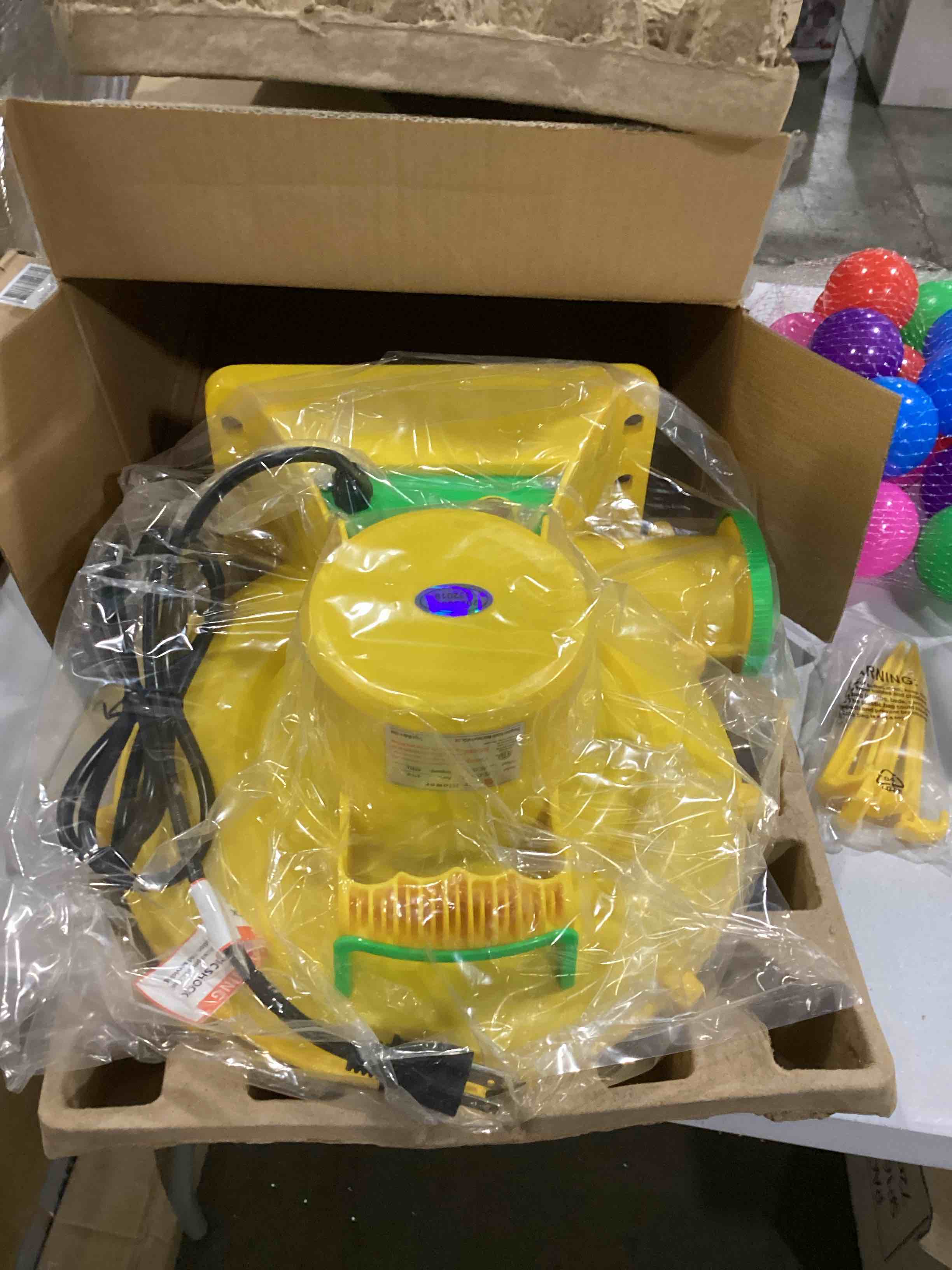 https://s3.amazonaws.com/lotting-images-prod/bidfta/BLU5760696_1715859880437.jpeg