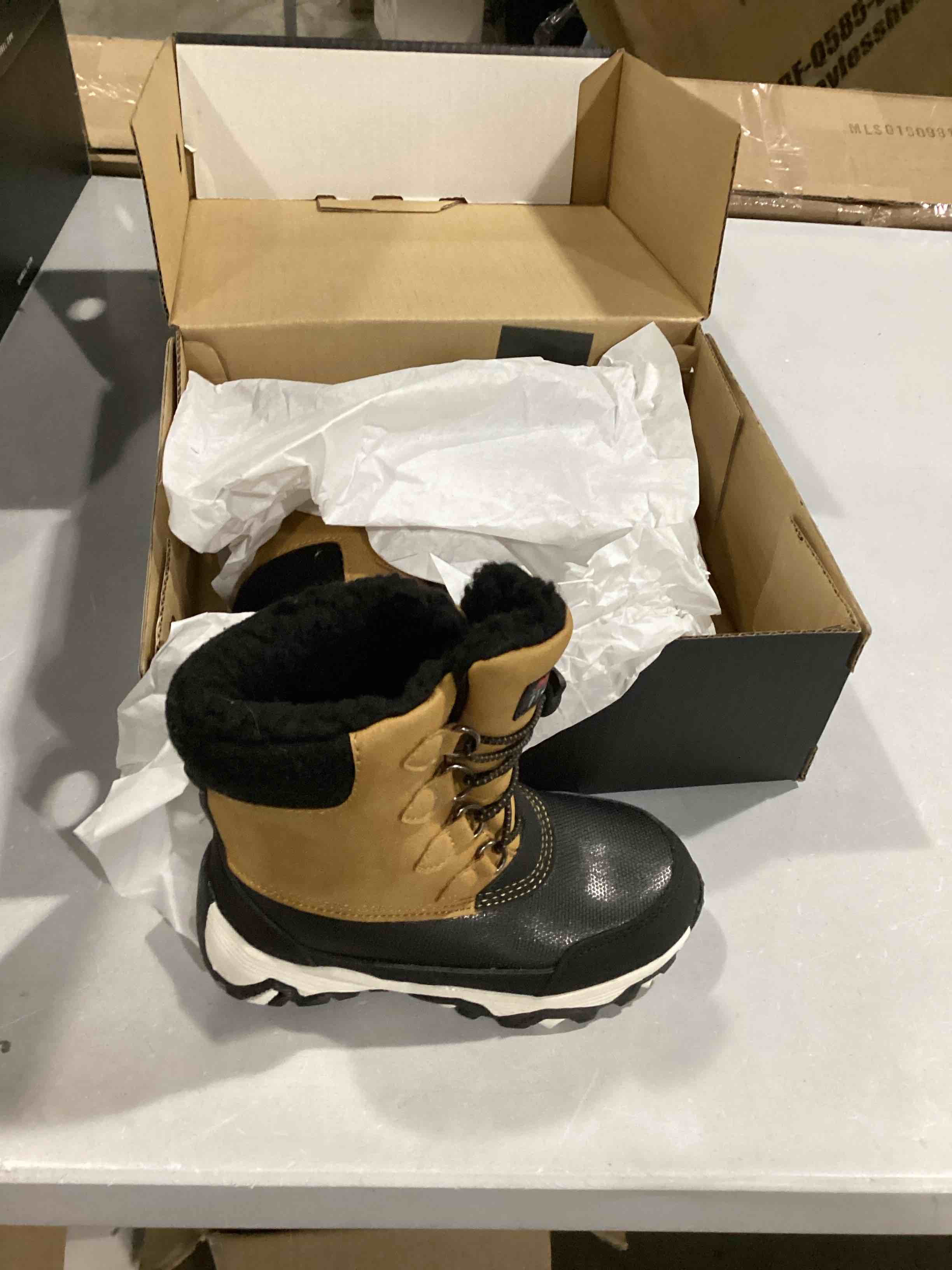 https://s3.amazonaws.com/lotting-images-prod/bidfta/BLU5760808_1715945098230.jpeg