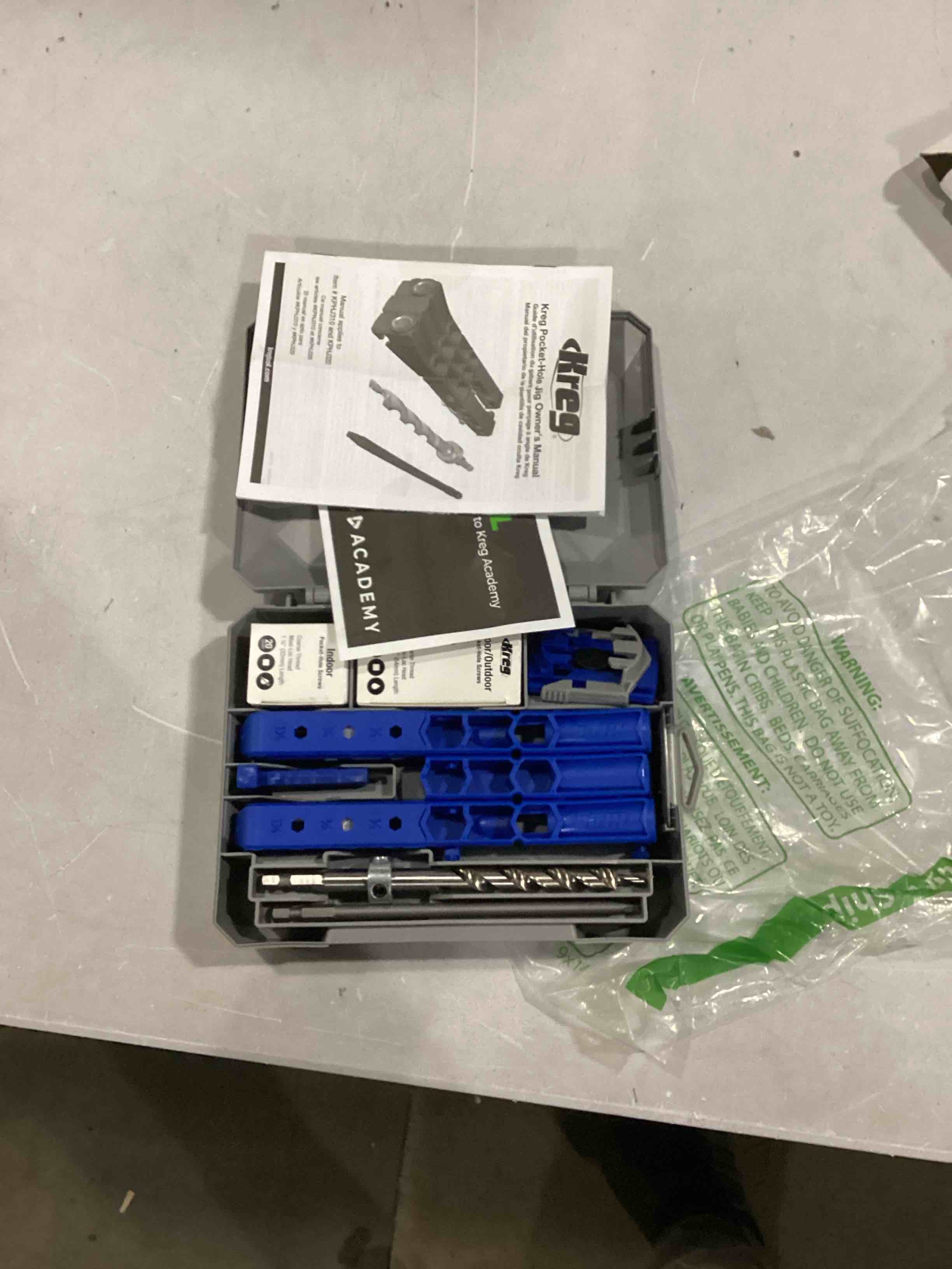 https://s3.amazonaws.com/lotting-images-prod/bidfta/BLU5760858_1715953253609.jpeg