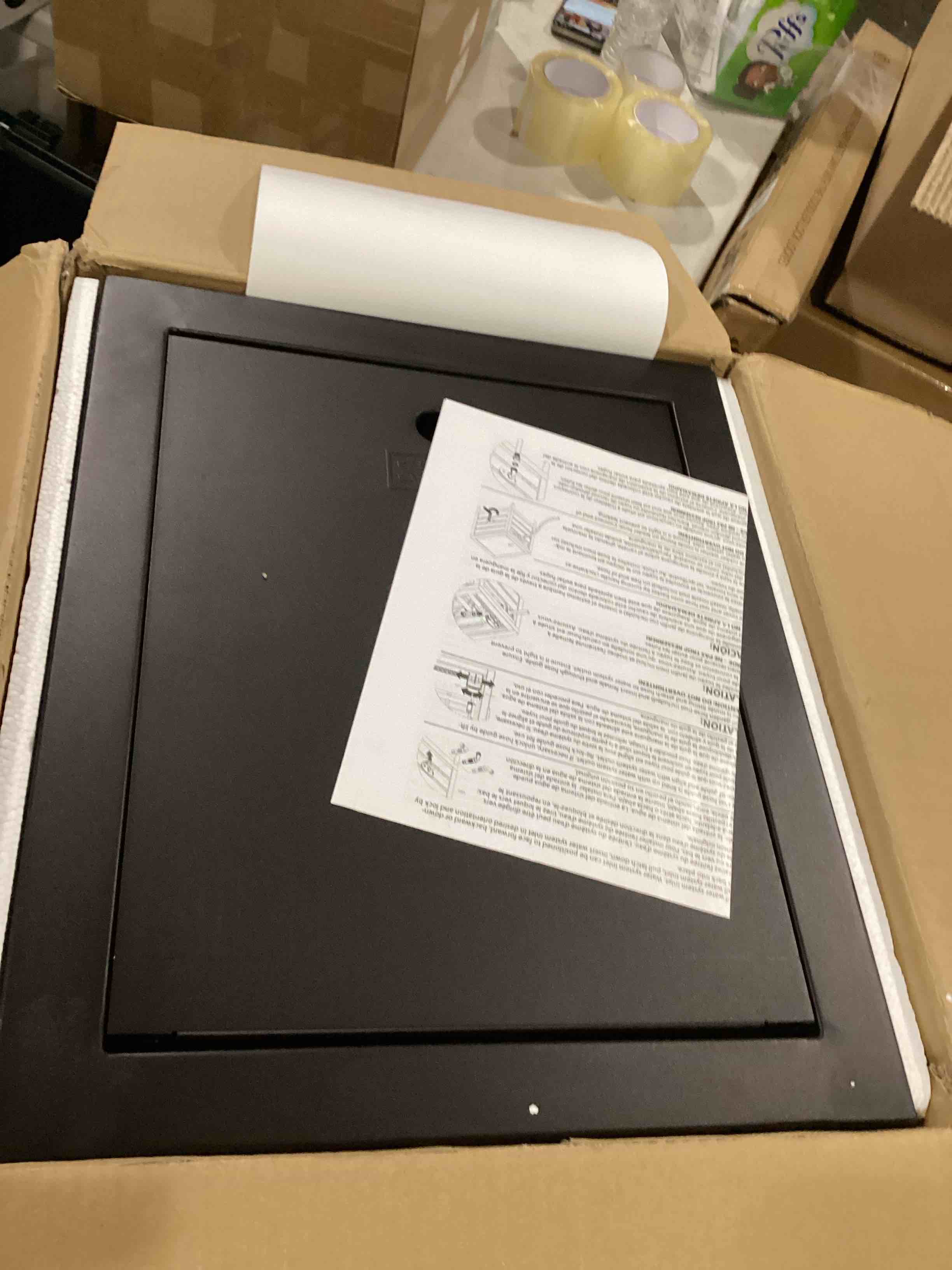 https://s3.amazonaws.com/lotting-images-prod/bidfta/BLU5760876_1715957857094.jpeg