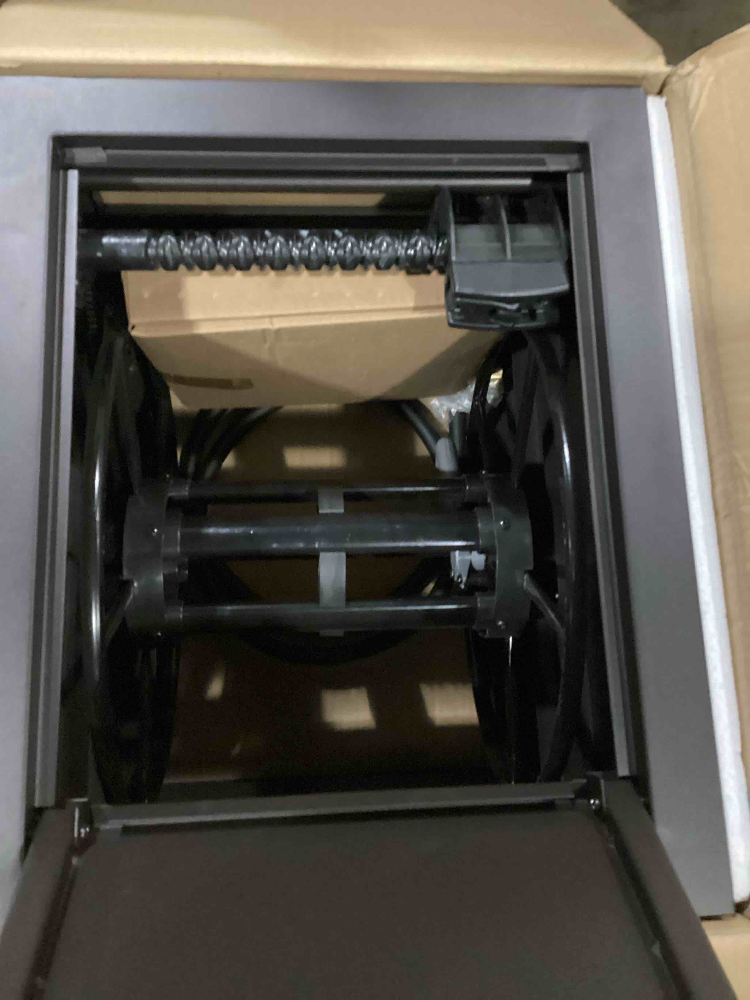 https://s3.amazonaws.com/lotting-images-prod/bidfta/BLU5760876_1715957888490.jpeg
