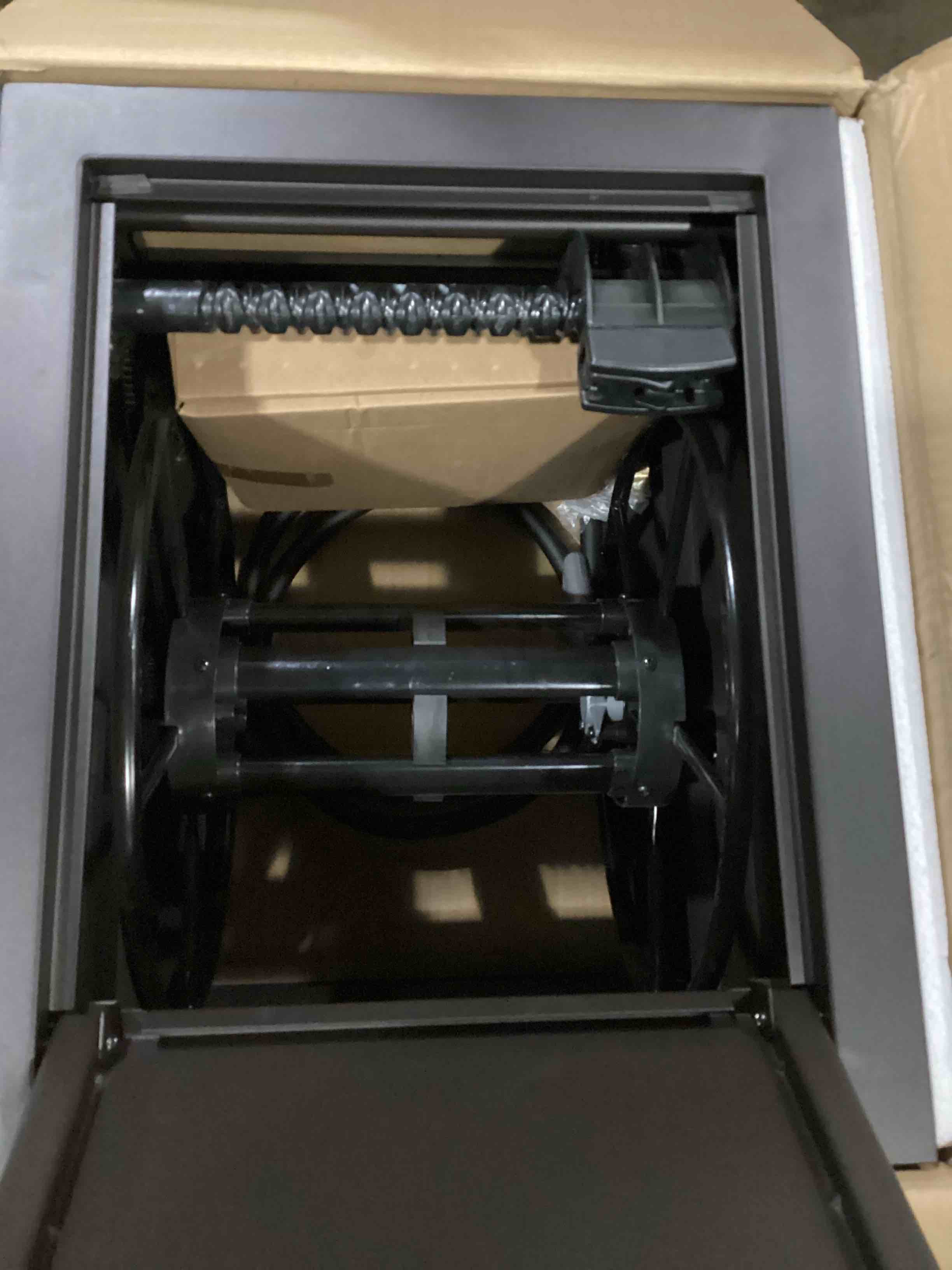 https://s3.amazonaws.com/lotting-images-prod/bidfta/BLU5760876_1715957889375.jpeg