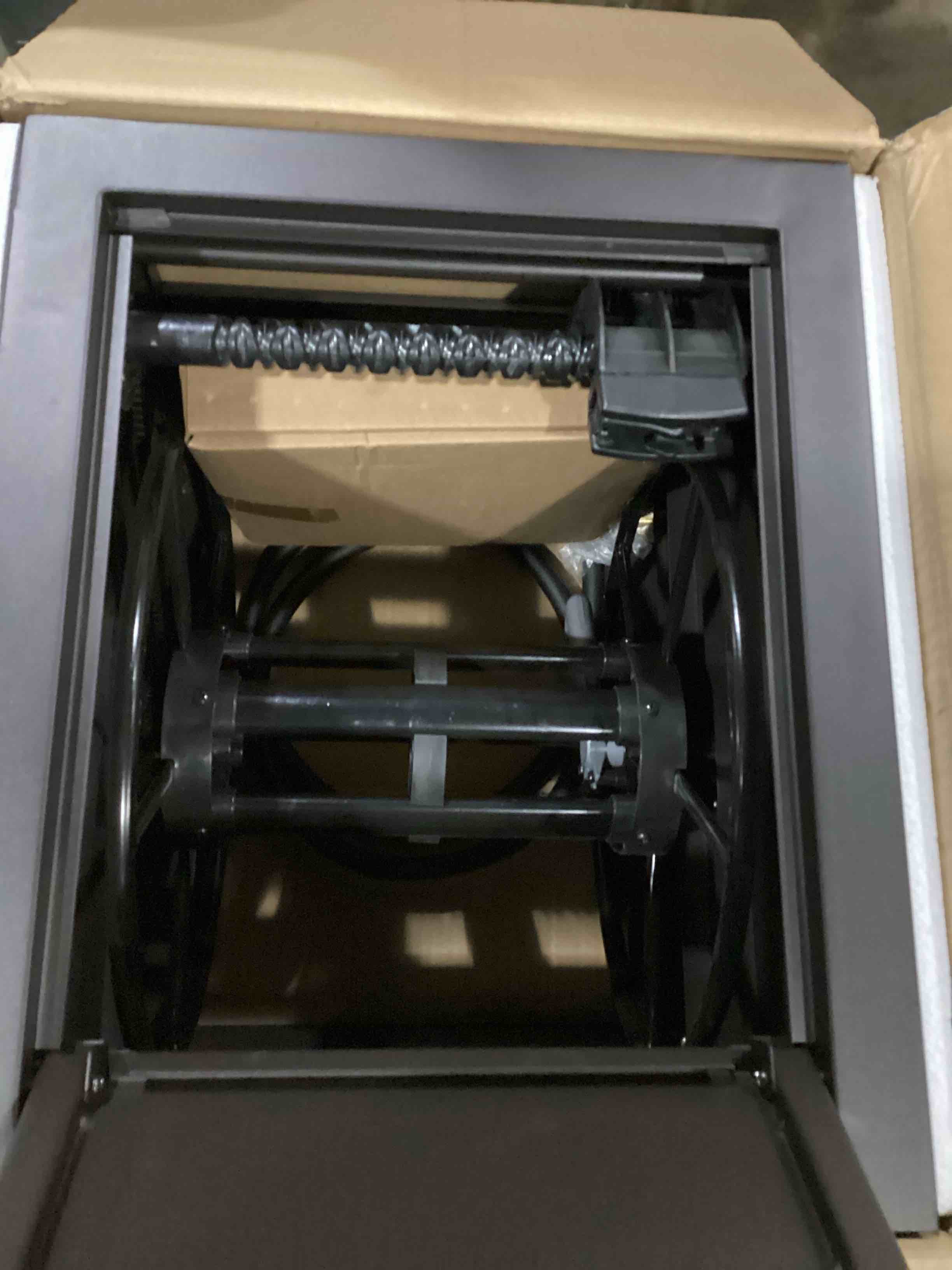 https://s3.amazonaws.com/lotting-images-prod/bidfta/BLU5760876_1715957891326.jpeg