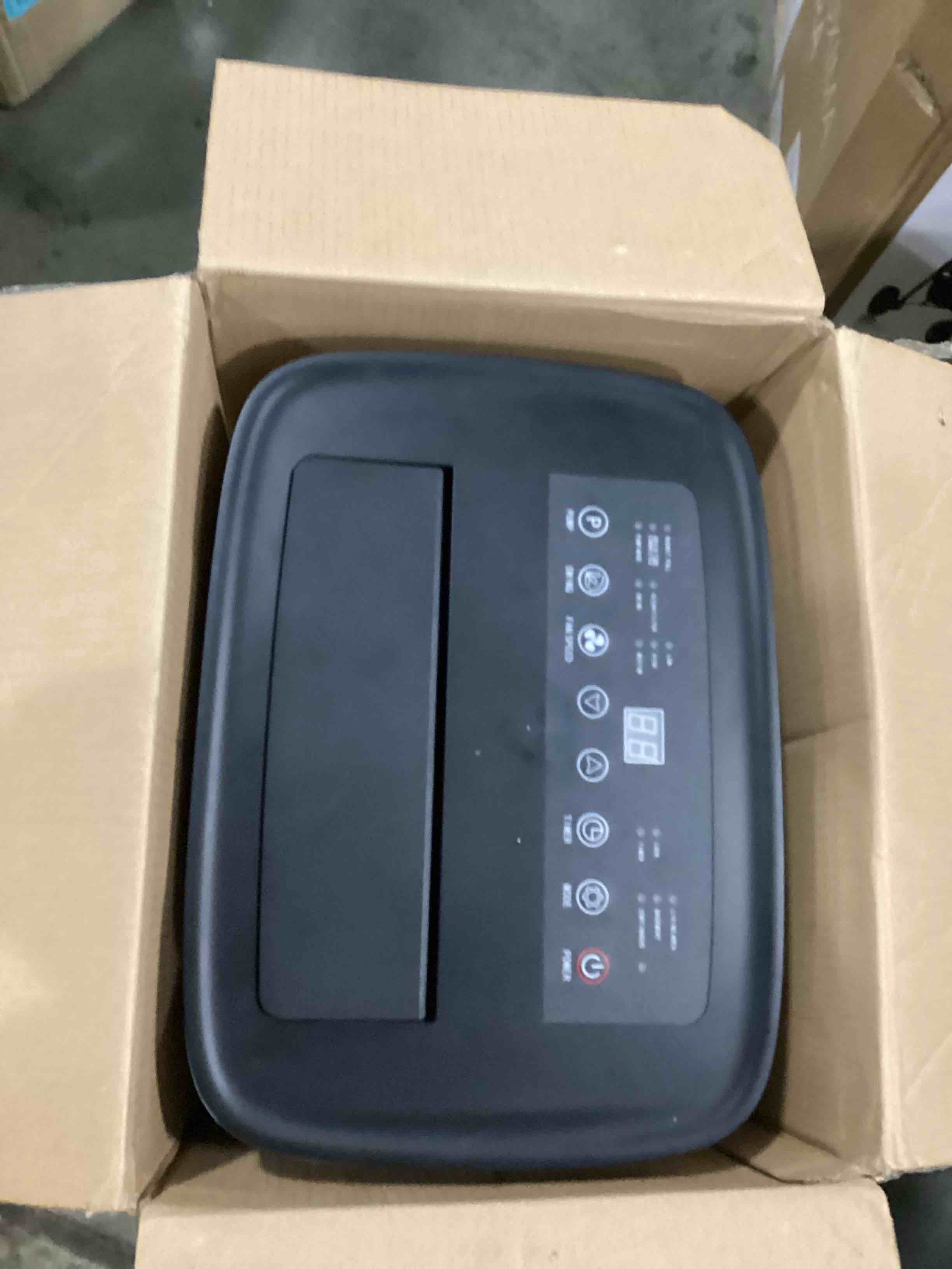 https://s3.amazonaws.com/lotting-images-prod/bidfta/BLU5760883_1715959693942.jpeg