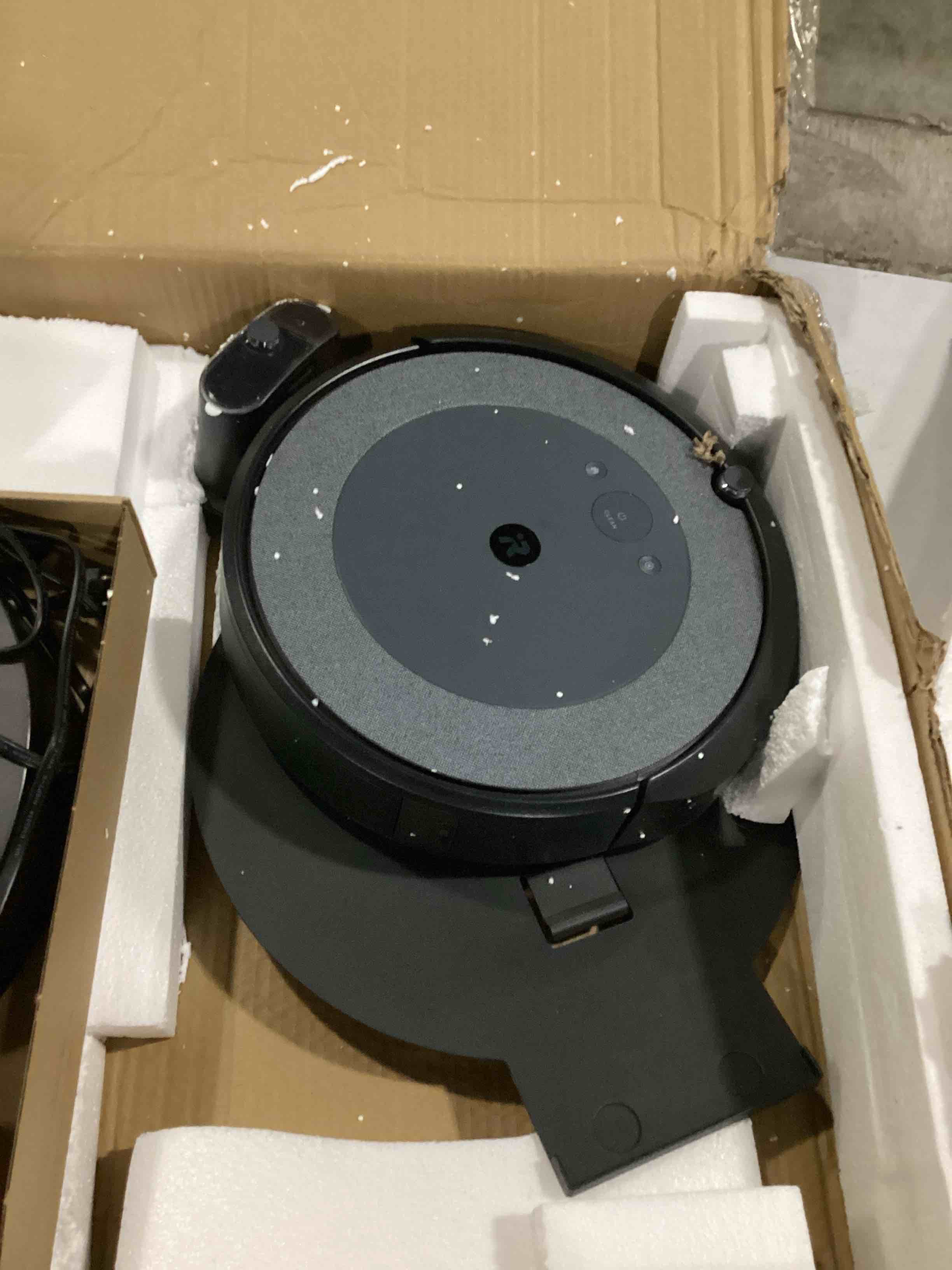 https://s3.amazonaws.com/lotting-images-prod/bidfta/BLU5761413_1716479132989.jpeg