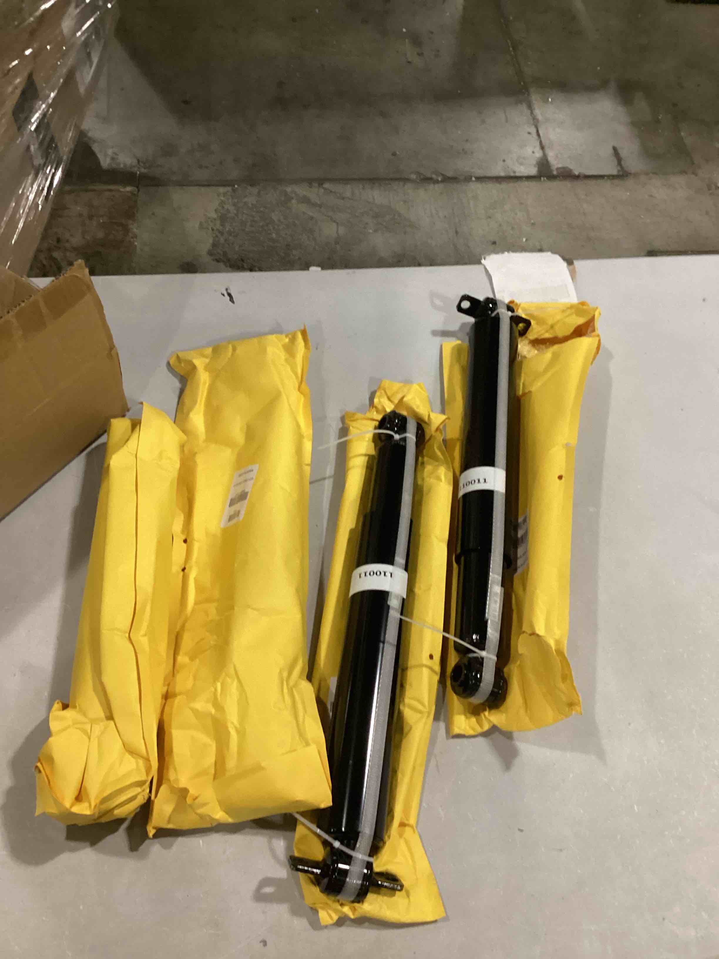 https://s3.amazonaws.com/lotting-images-prod/bidfta/BLU5761484_1716561809218.jpeg
