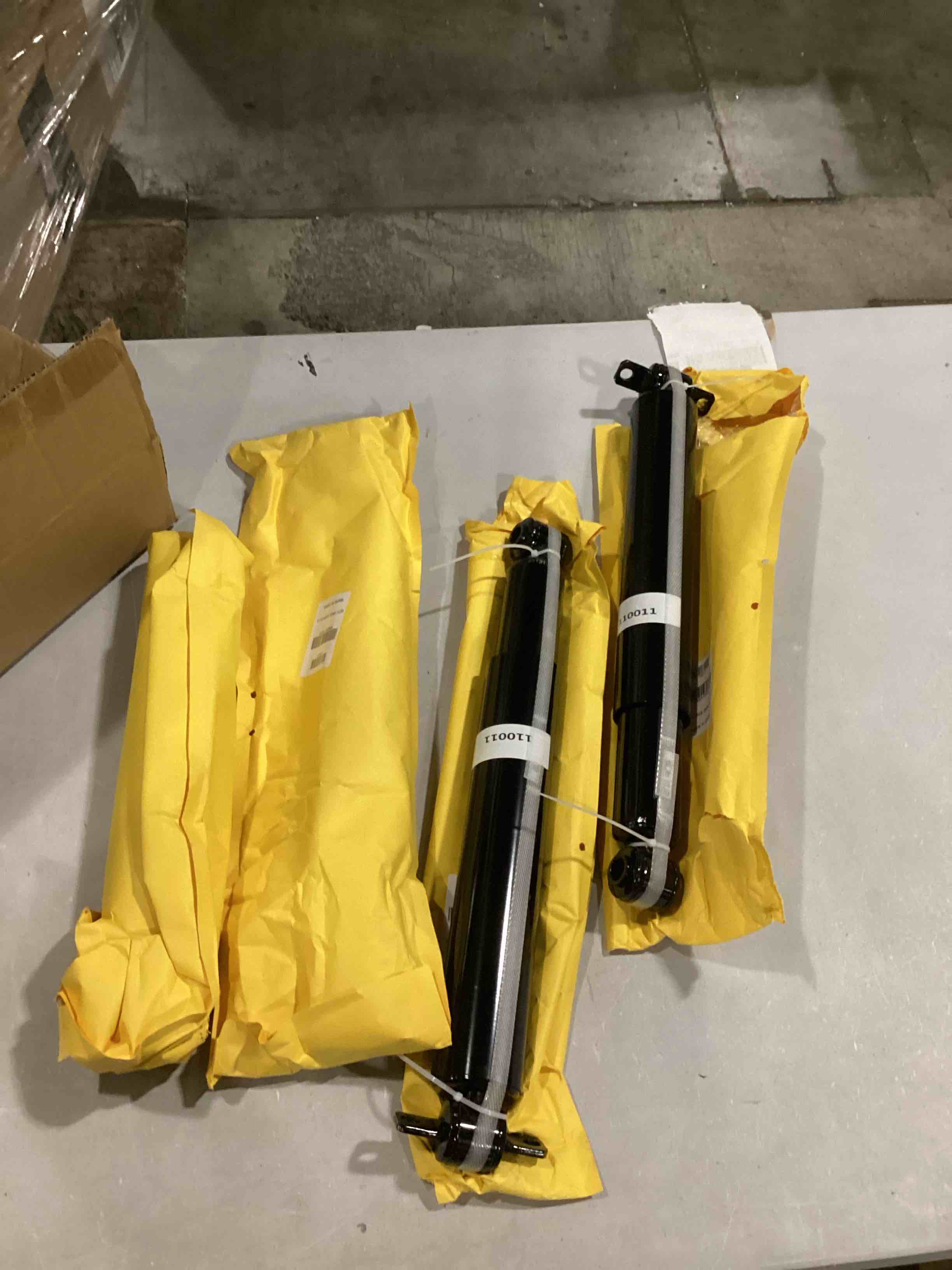 https://s3.amazonaws.com/lotting-images-prod/bidfta/BLU5761484_1716561810666.jpeg
