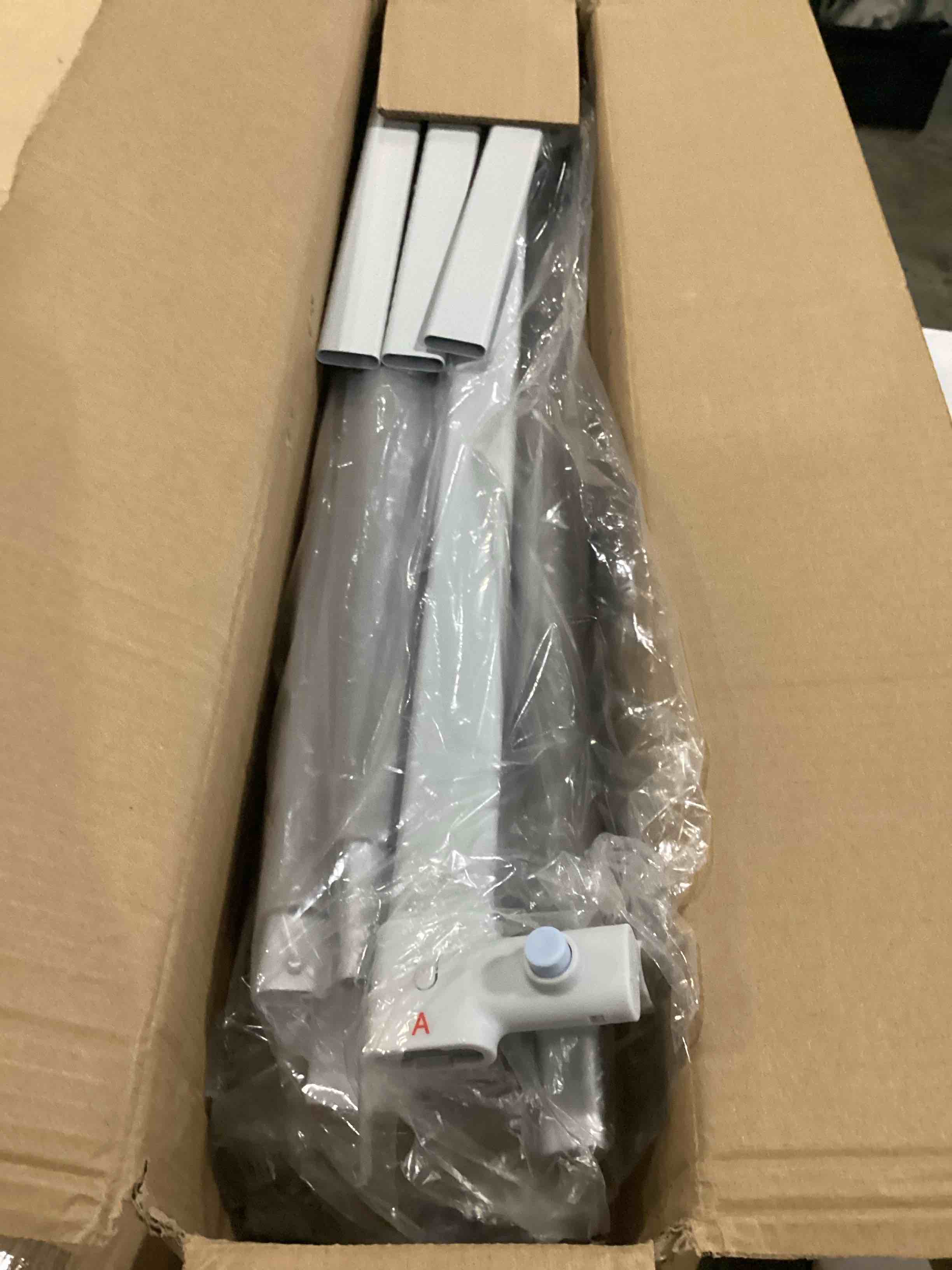 https://s3.amazonaws.com/lotting-images-prod/bidfta/BLU5761817_1717174513539.jpeg