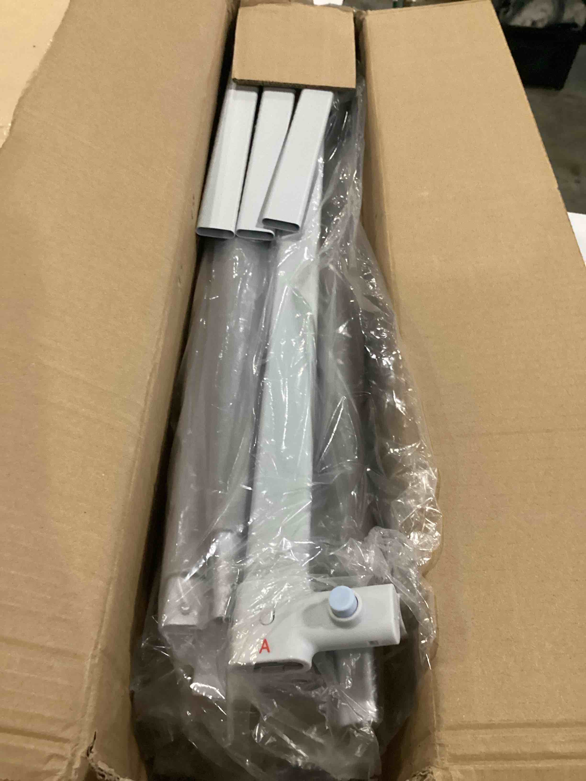 https://s3.amazonaws.com/lotting-images-prod/bidfta/BLU5761817_1717174514317.jpeg