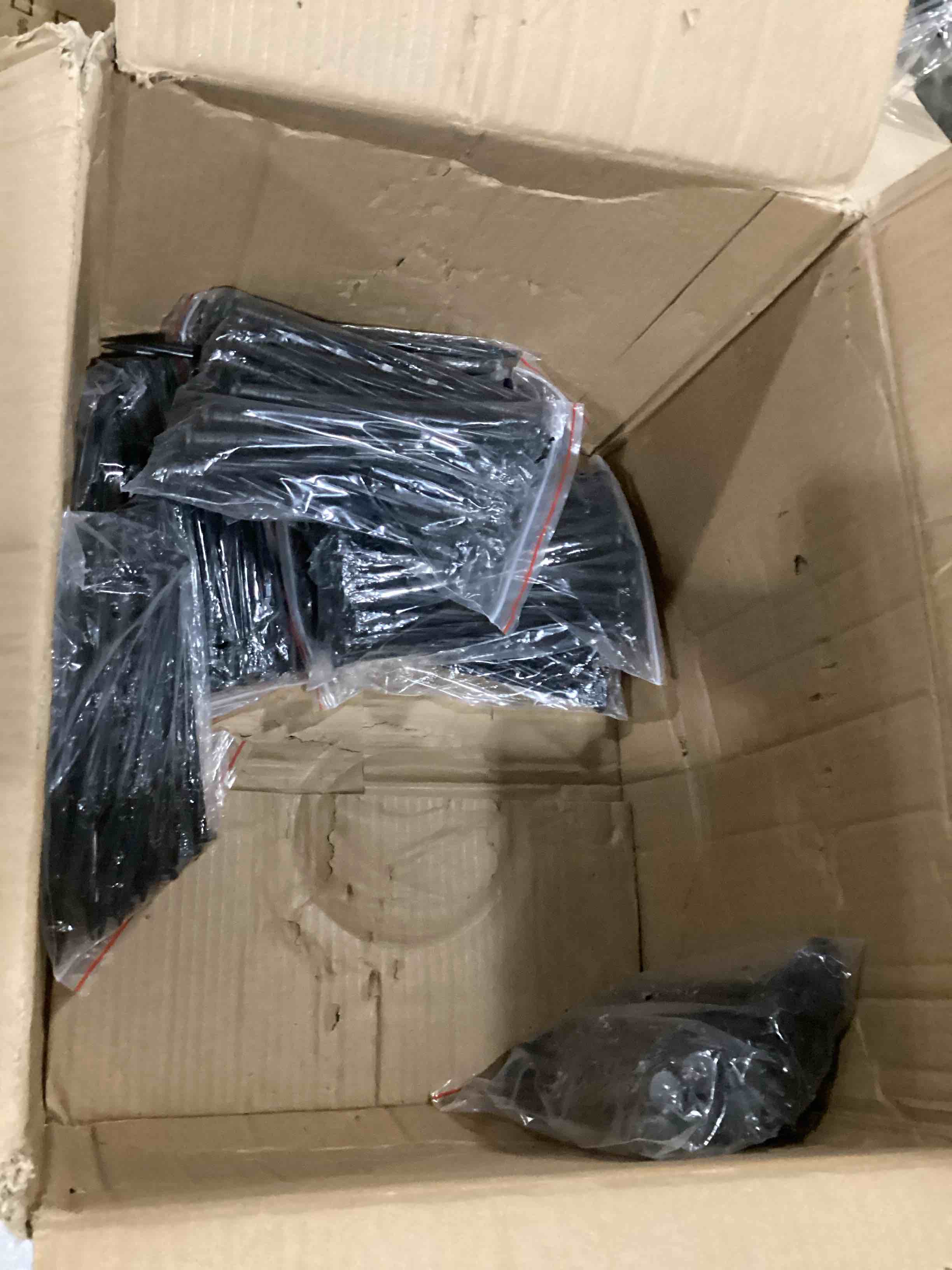 https://s3.amazonaws.com/lotting-images-prod/bidfta/BLU5761907_1717254878756.jpeg