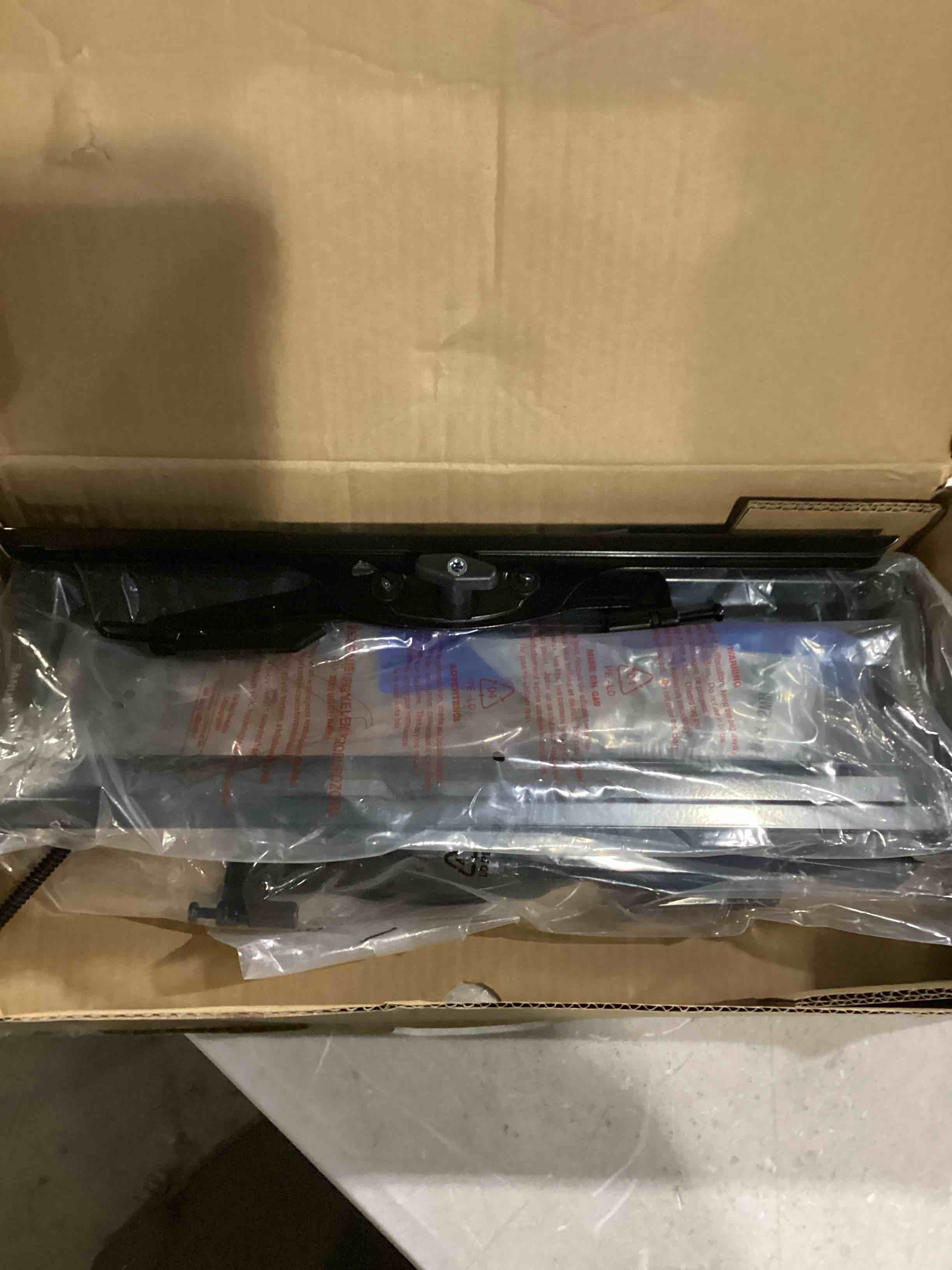 https://s3.amazonaws.com/lotting-images-prod/bidfta/BLU5762001_1713874974325.jpeg