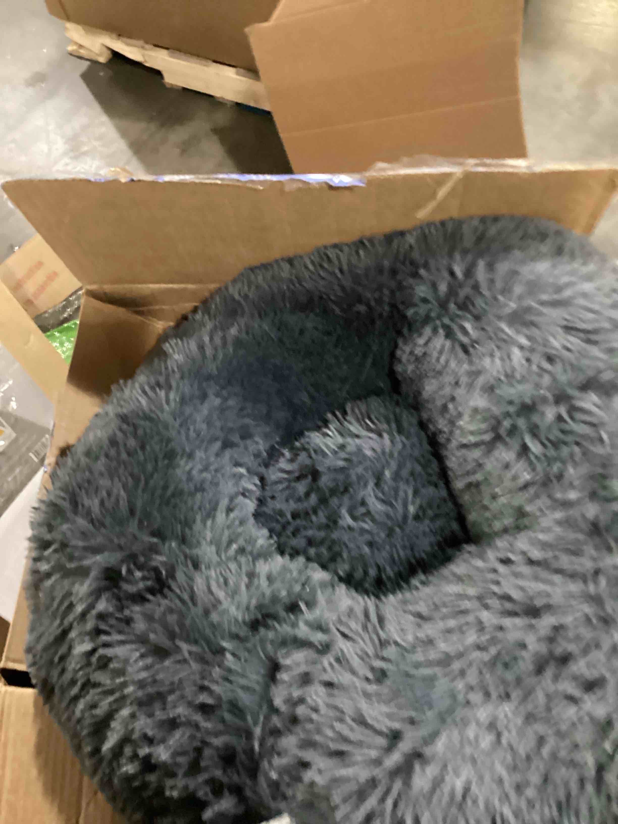 https://s3.amazonaws.com/lotting-images-prod/bidfta/BLU5762113_1713961813201.jpeg