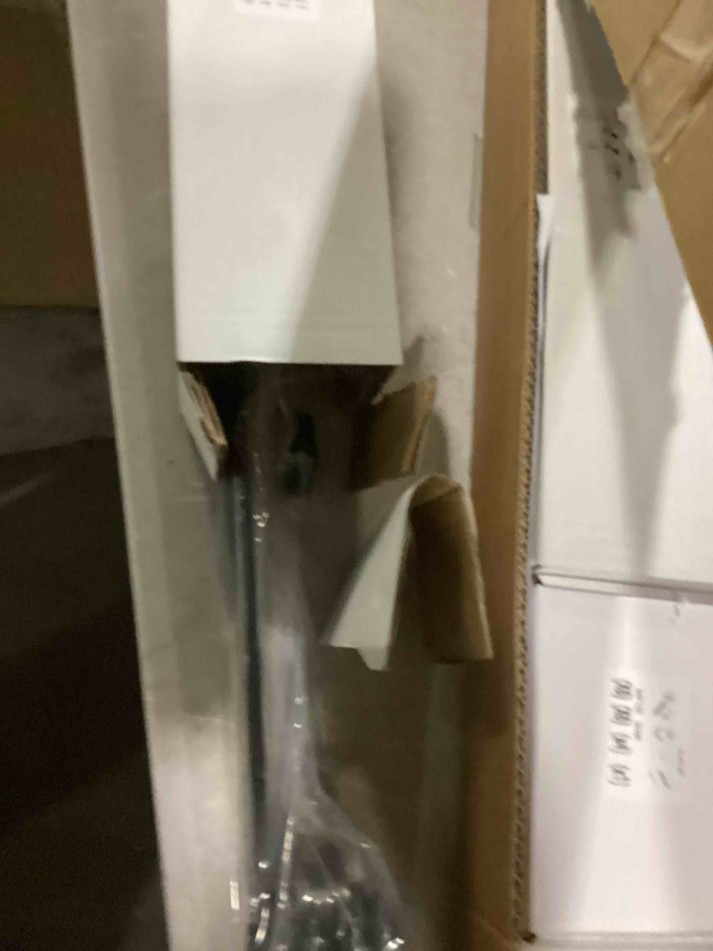 https://s3.amazonaws.com/lotting-images-prod/bidfta/BLU5762278_1714062897071.jpeg
