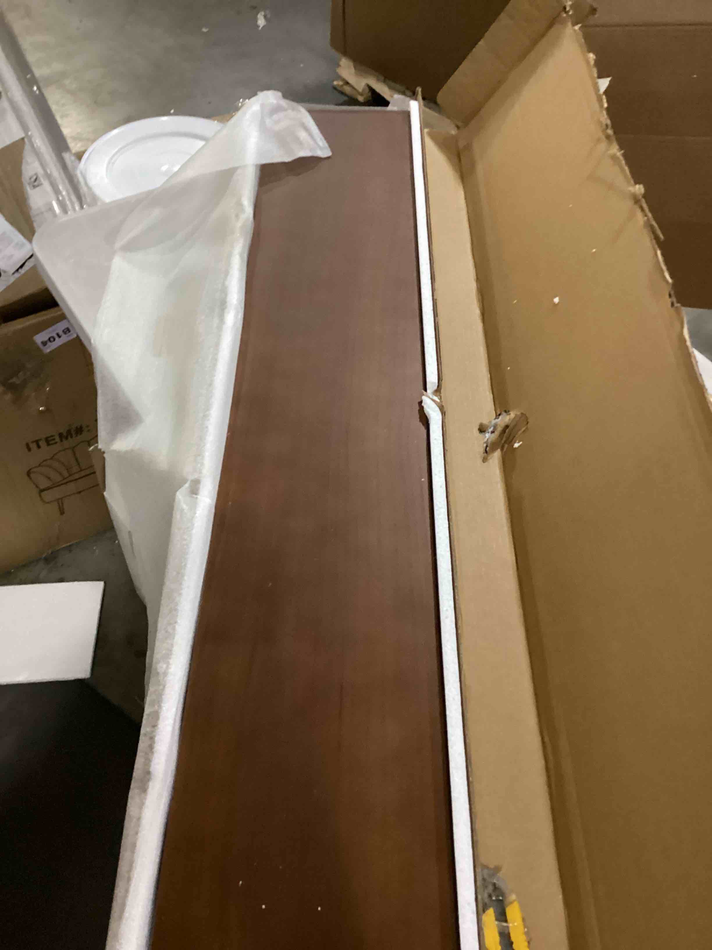 https://s3.amazonaws.com/lotting-images-prod/bidfta/BLU5762285_1714064952541.jpeg