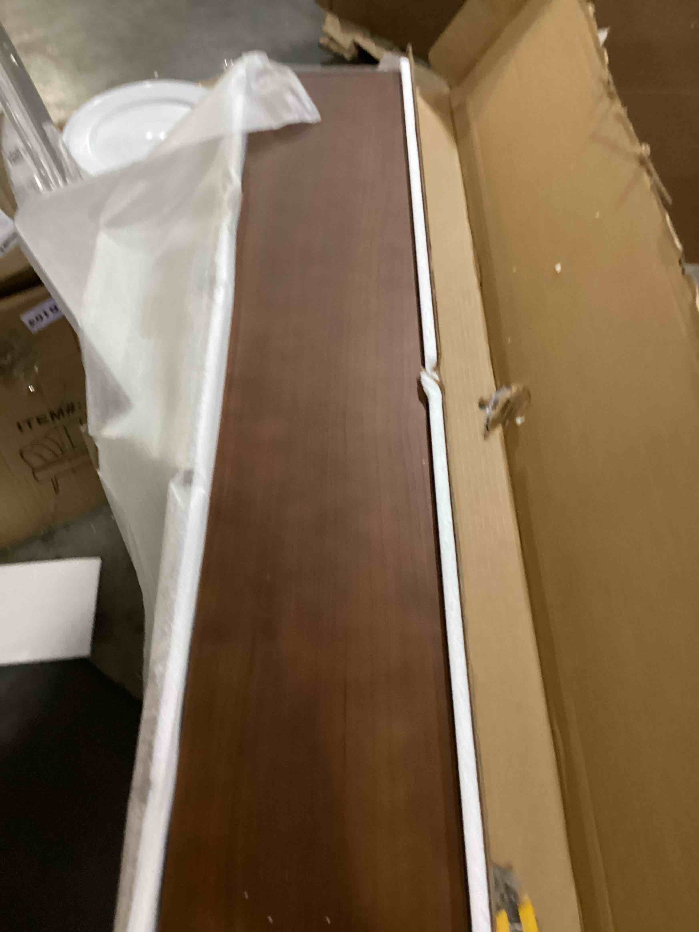 https://s3.amazonaws.com/lotting-images-prod/bidfta/BLU5762285_1714064953599.jpeg