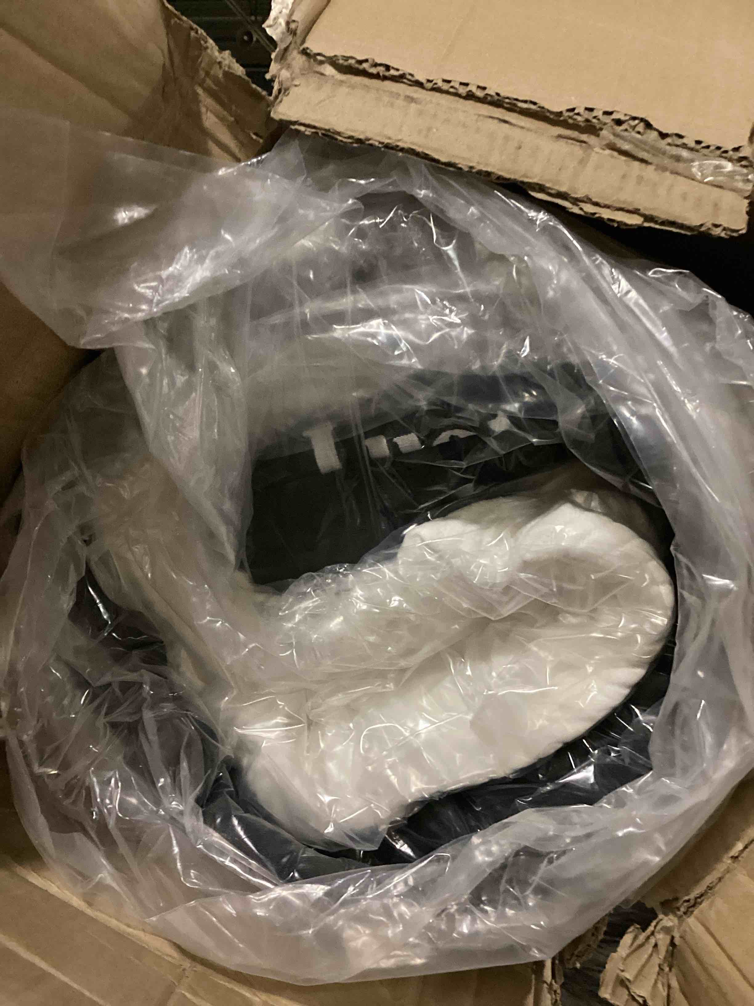 https://s3.amazonaws.com/lotting-images-prod/bidfta/BLU5762479_1714482690813.jpeg