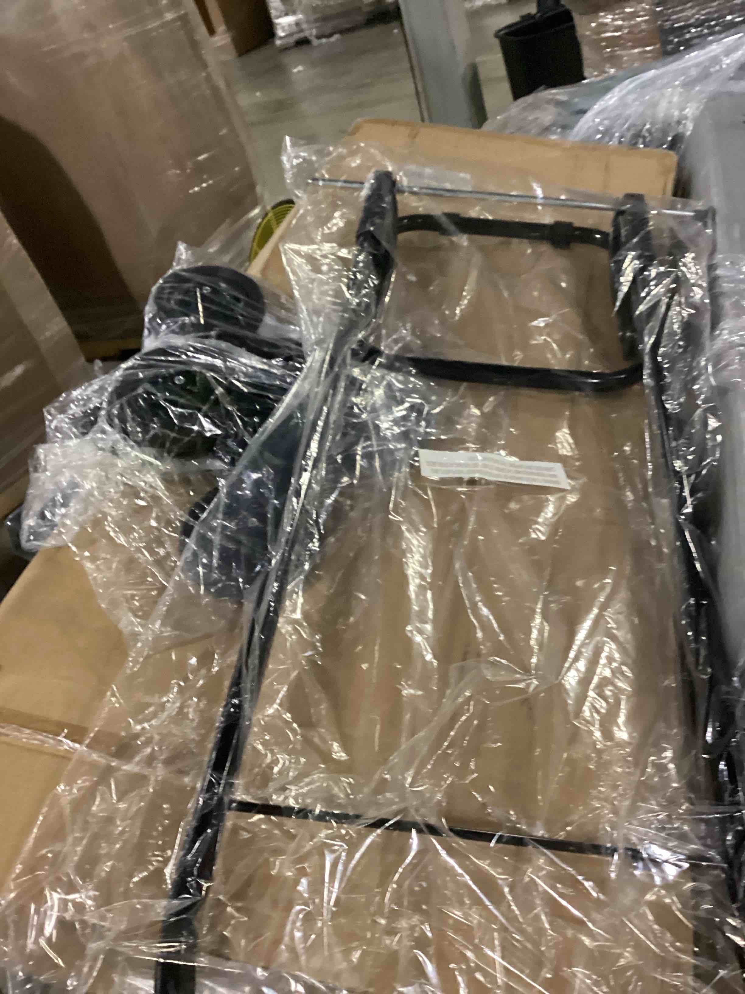 https://s3.amazonaws.com/lotting-images-prod/bidfta/BLU5762577_1714578229455.jpeg