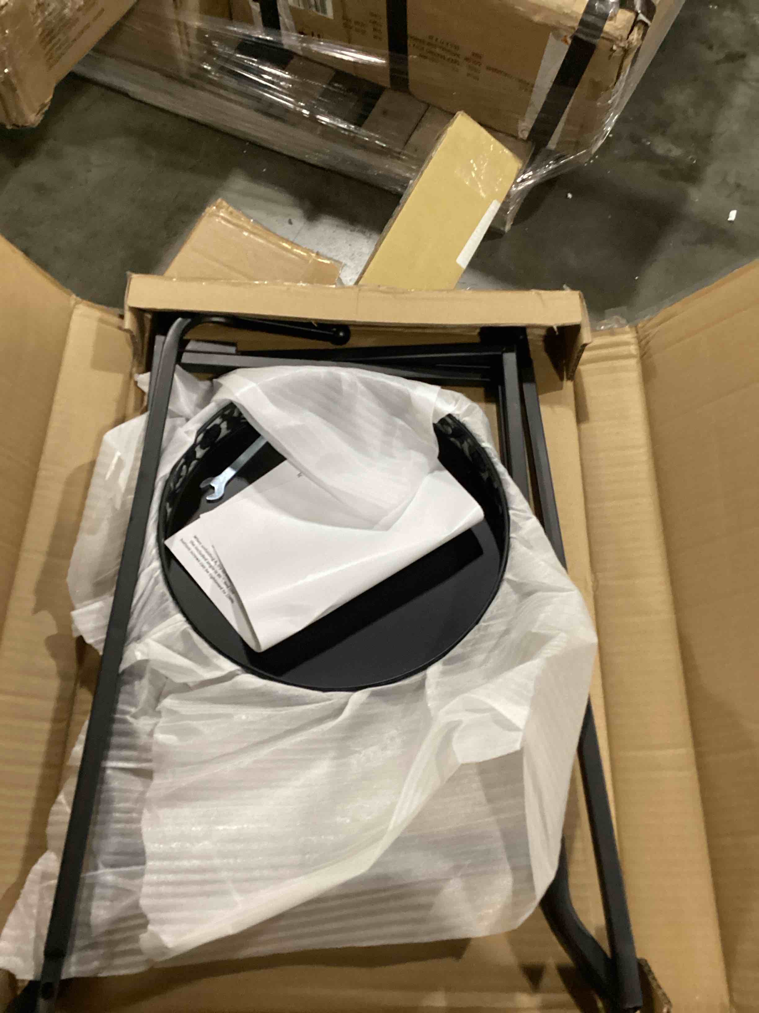 https://s3.amazonaws.com/lotting-images-prod/bidfta/BLU5762861_1715017031252.jpeg