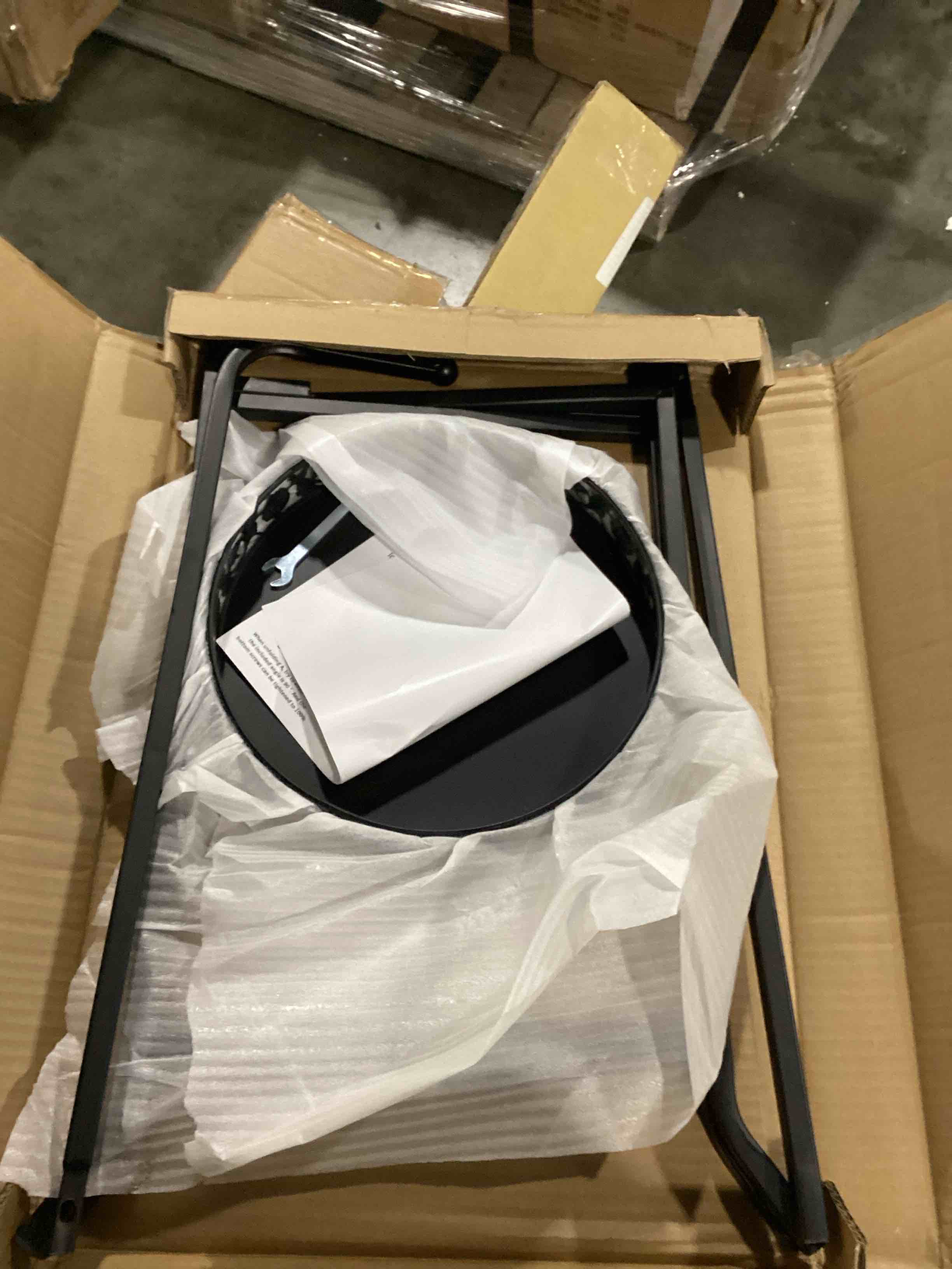 https://s3.amazonaws.com/lotting-images-prod/bidfta/BLU5762861_1715017032841.jpeg
