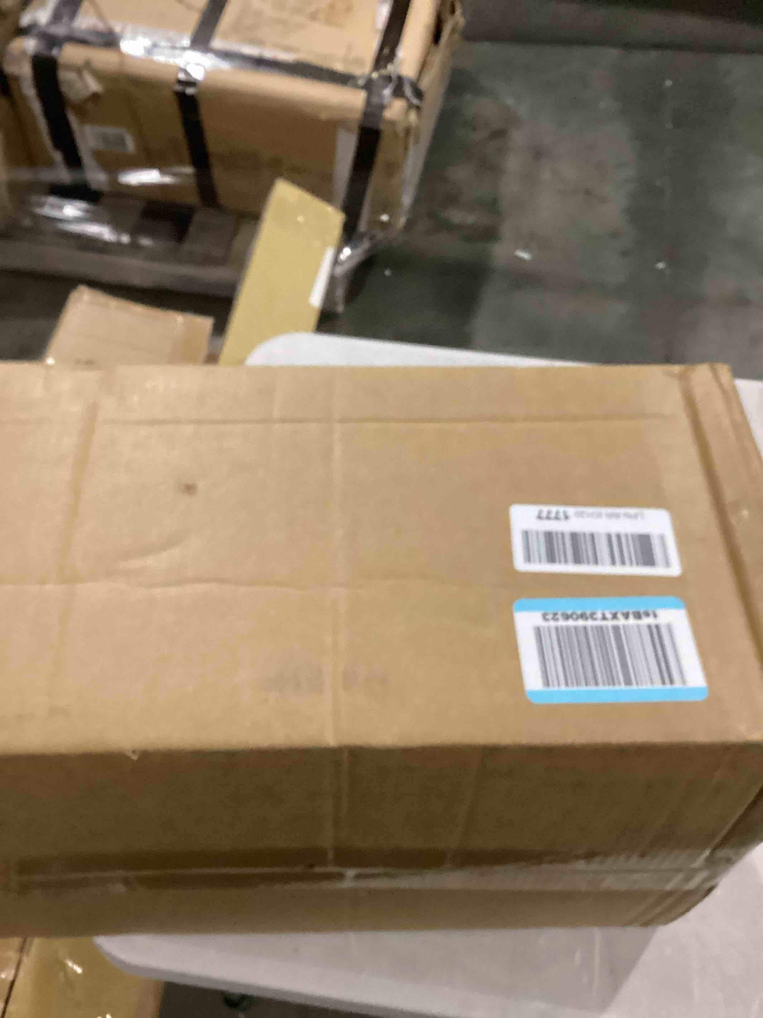 https://s3.amazonaws.com/lotting-images-prod/bidfta/BLU5762878_1715021295727.jpeg