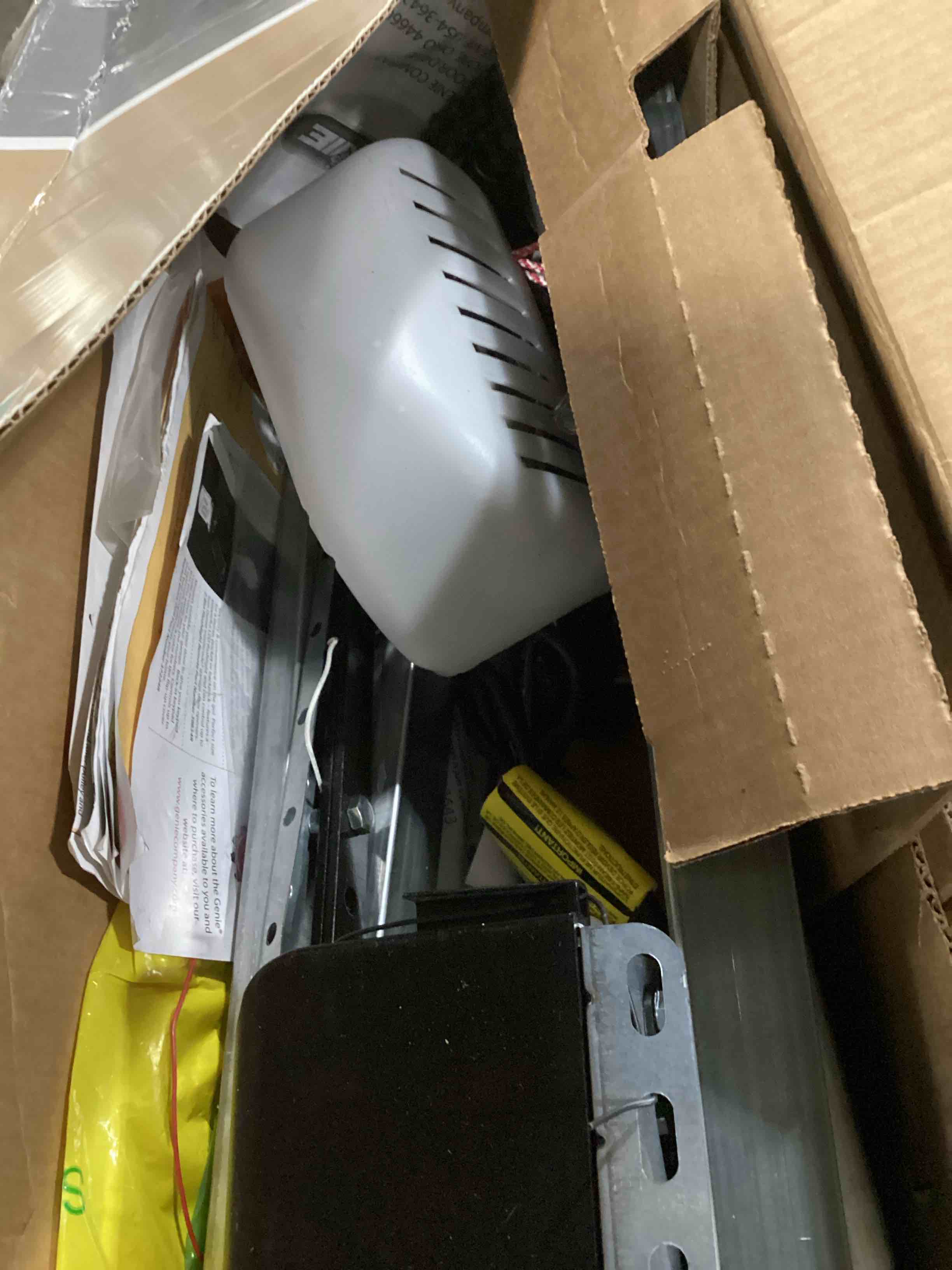 https://s3.amazonaws.com/lotting-images-prod/bidfta/BLU5763115_1715266365478.jpeg