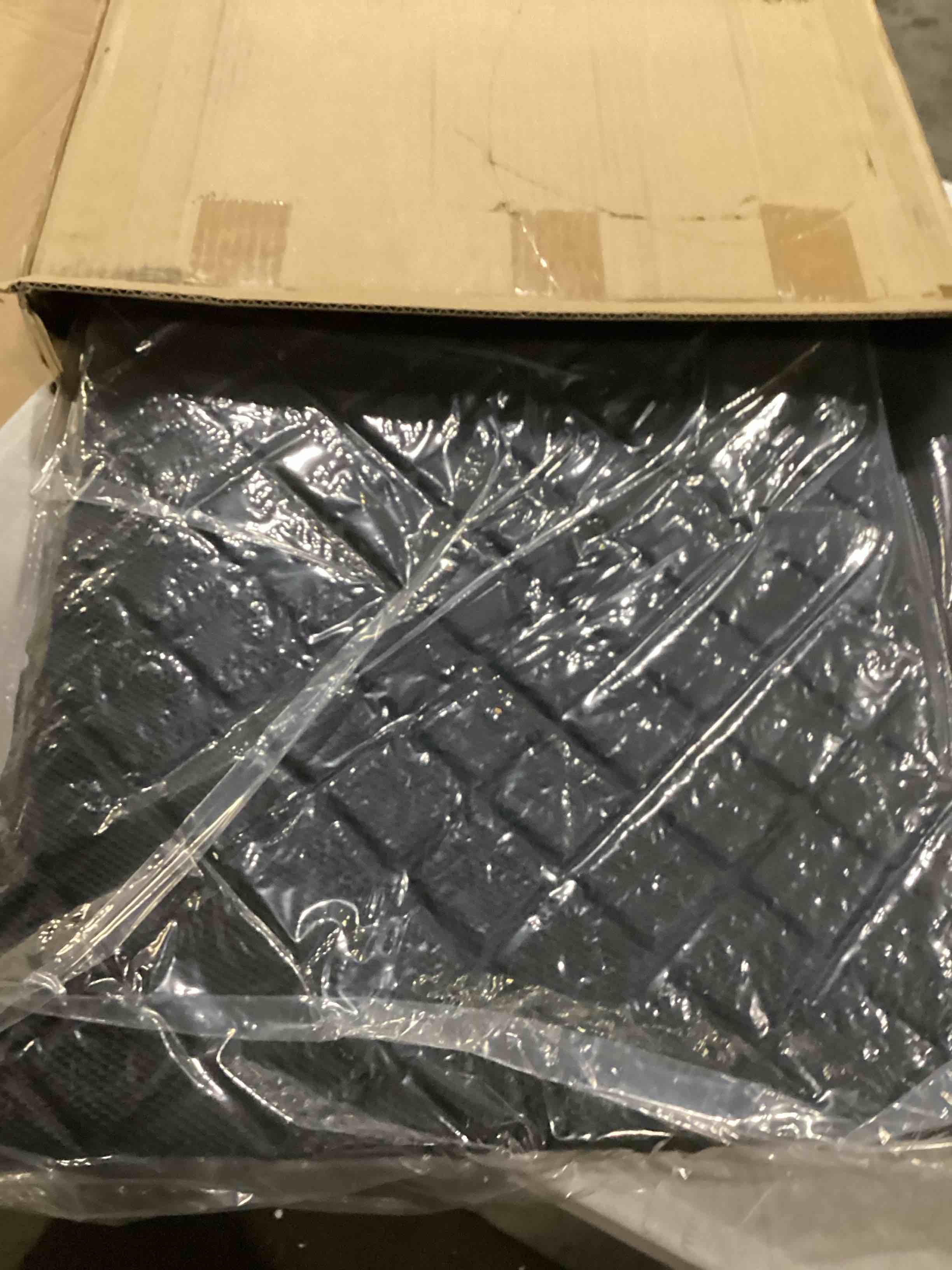 https://s3.amazonaws.com/lotting-images-prod/bidfta/BLU5763174_1715282394409.jpeg