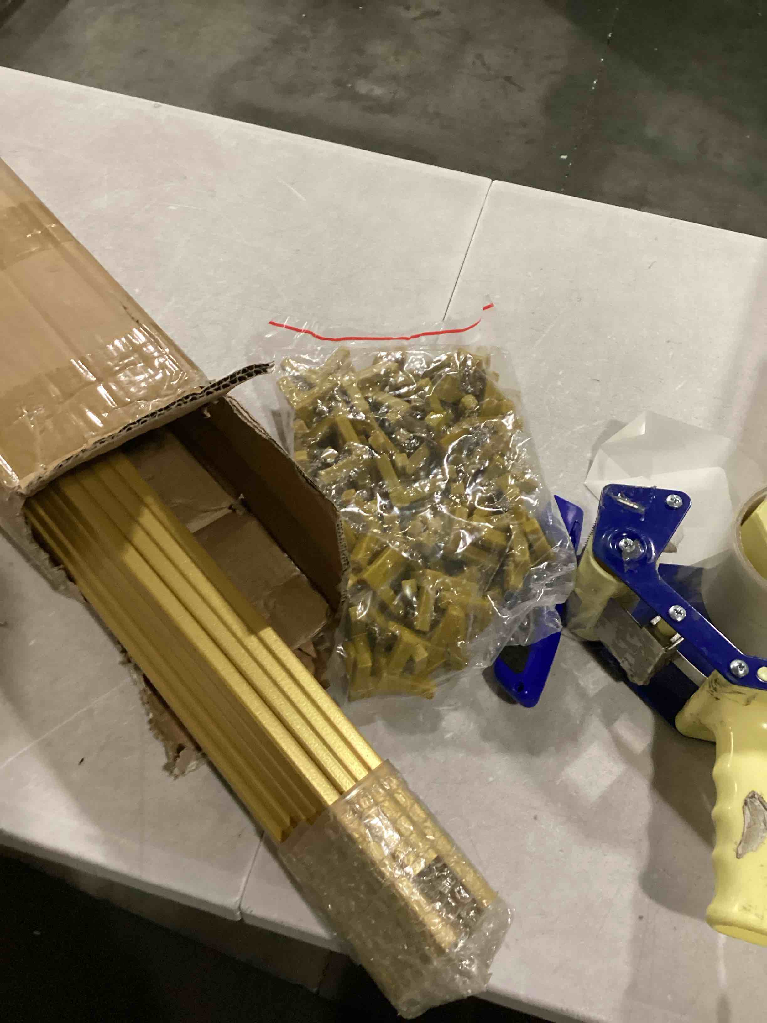 https://s3.amazonaws.com/lotting-images-prod/bidfta/BLU5763193_1715342749535.jpeg