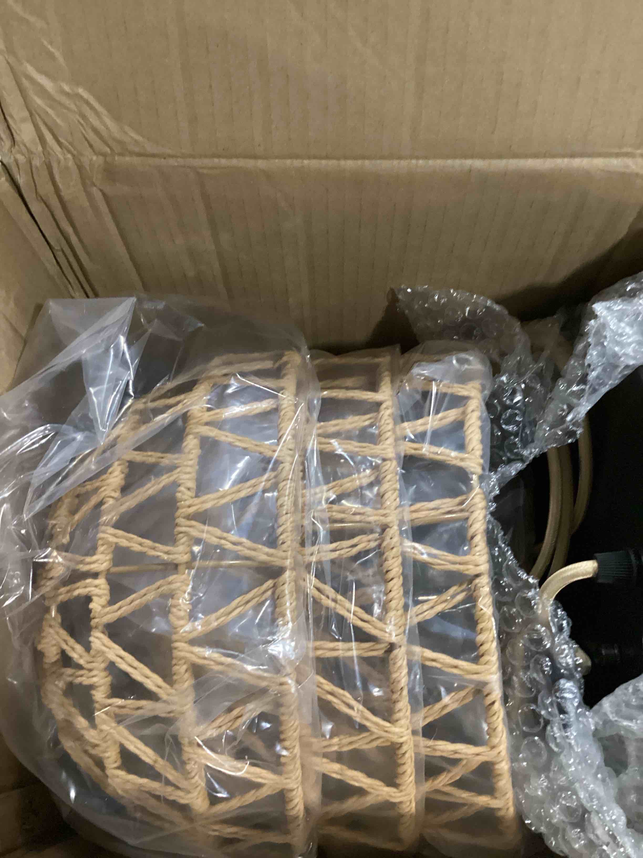 https://s3.amazonaws.com/lotting-images-prod/bidfta/BLU5763207_1715345734435.jpeg