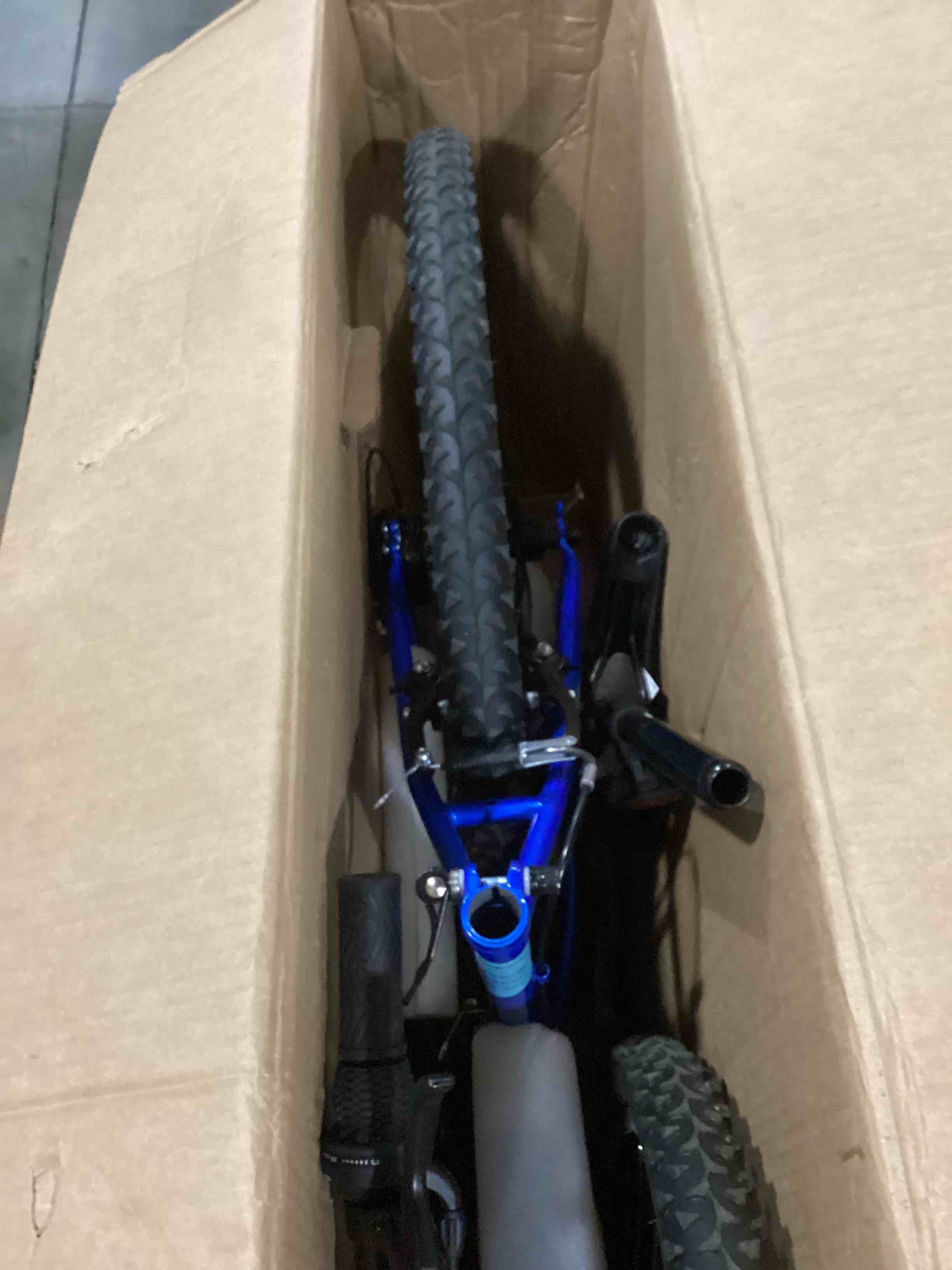 https://s3.amazonaws.com/lotting-images-prod/bidfta/BLU5763292_1715598547308.jpeg