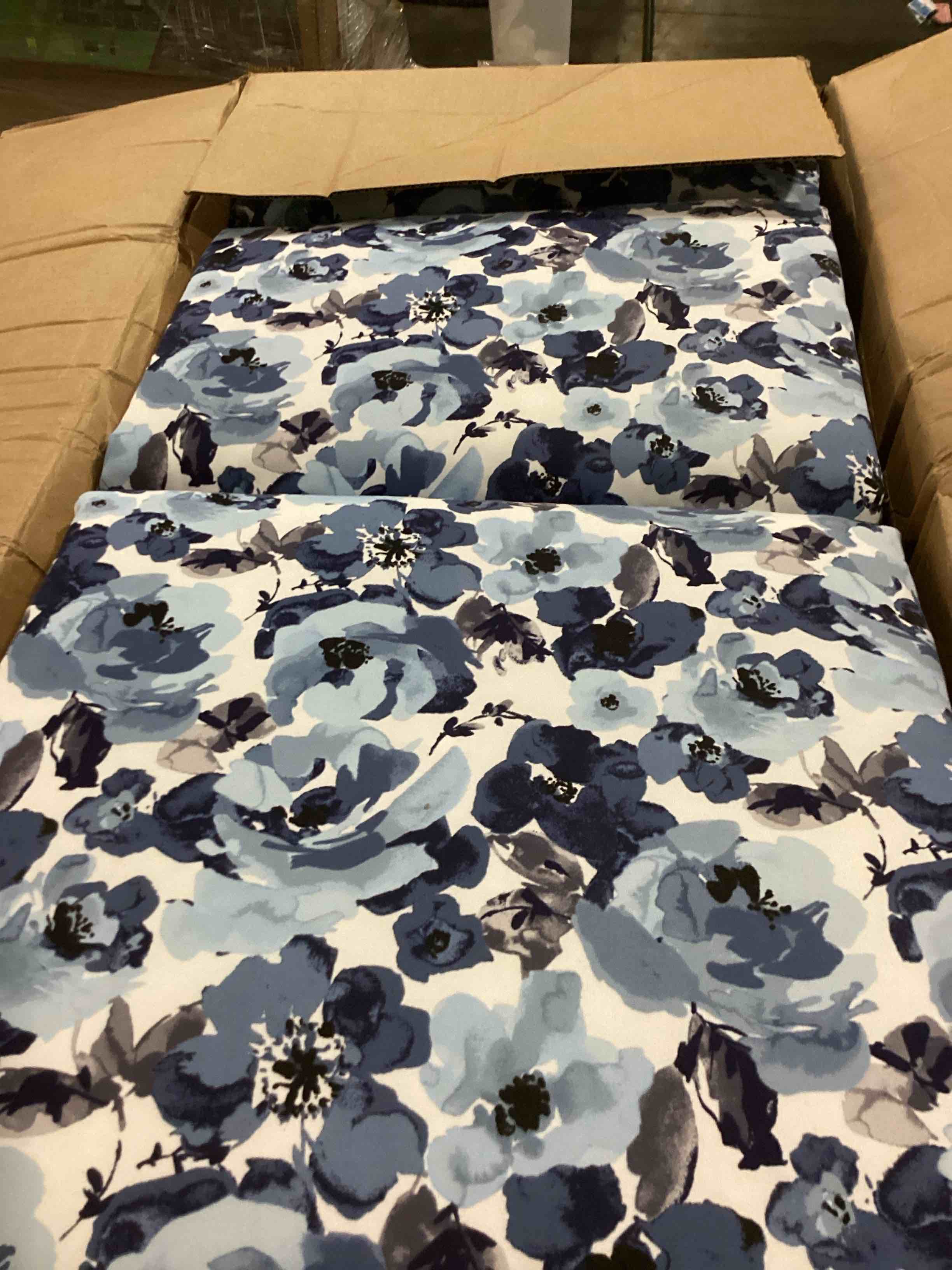 https://s3.amazonaws.com/lotting-images-prod/bidfta/BLU5763296_1715599541237.jpeg