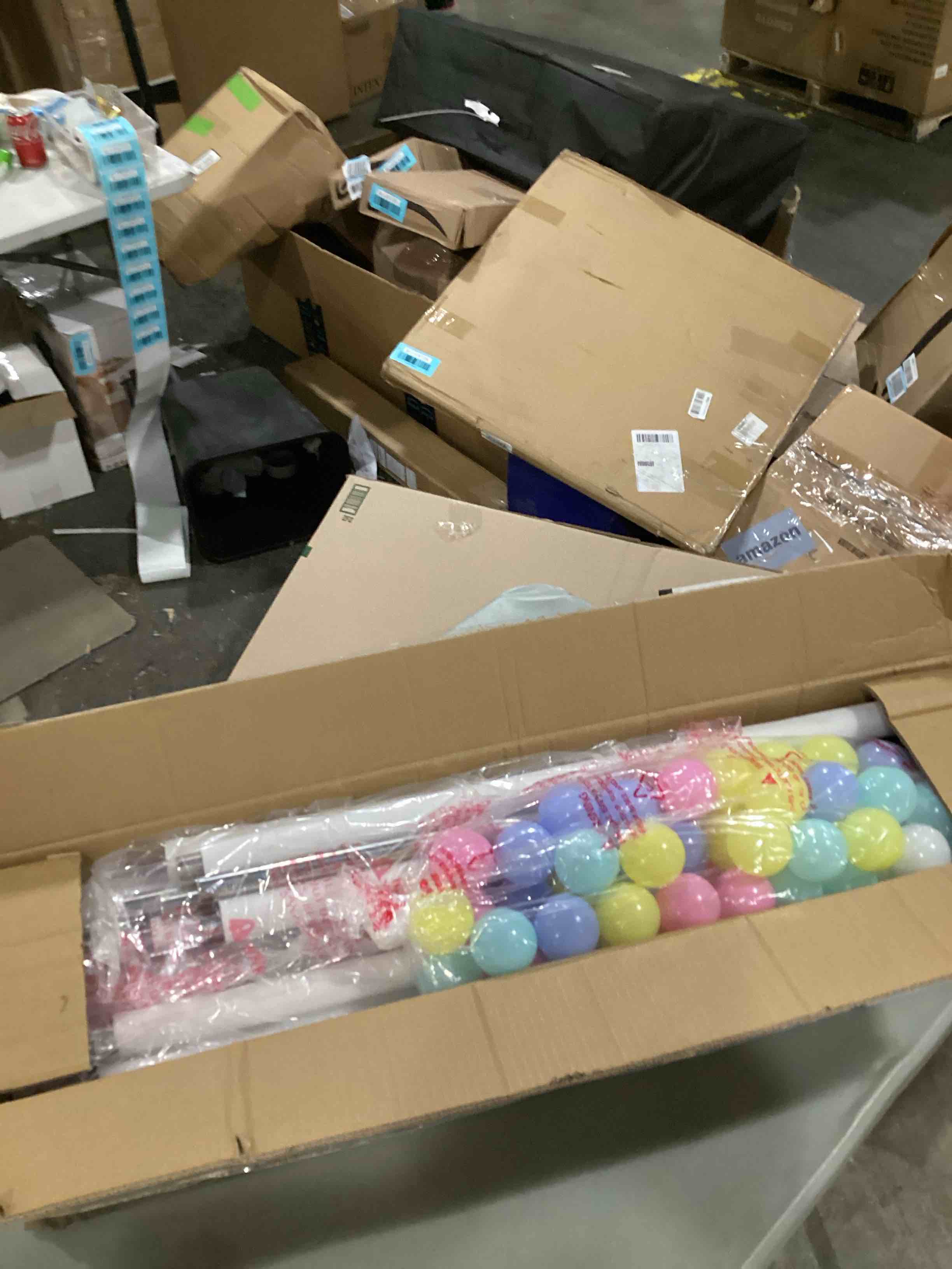 https://s3.amazonaws.com/lotting-images-prod/bidfta/BLU5764004_1714416360890.jpeg