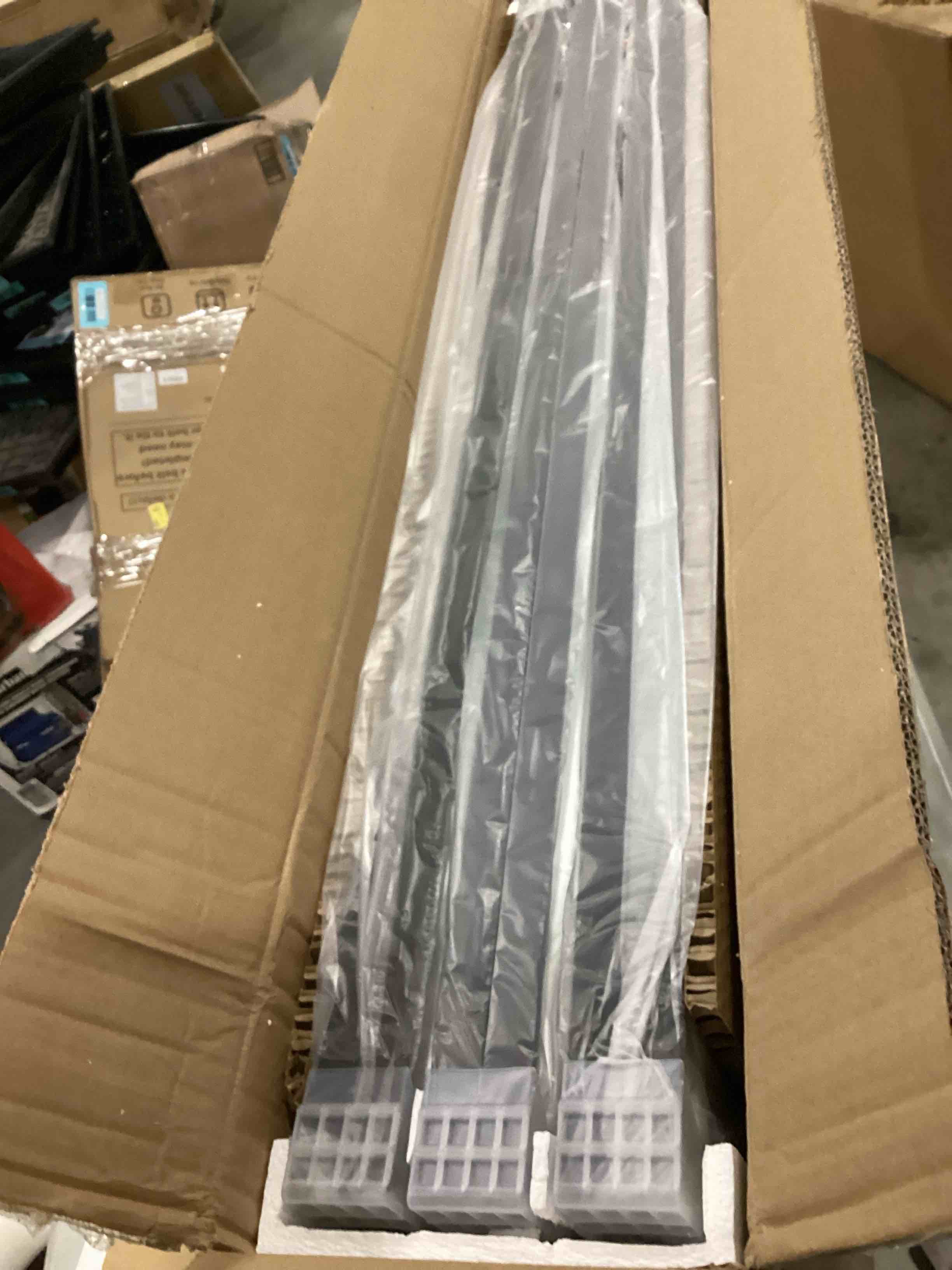 https://s3.amazonaws.com/lotting-images-prod/bidfta/BLU5764164_1714575598381.jpeg
