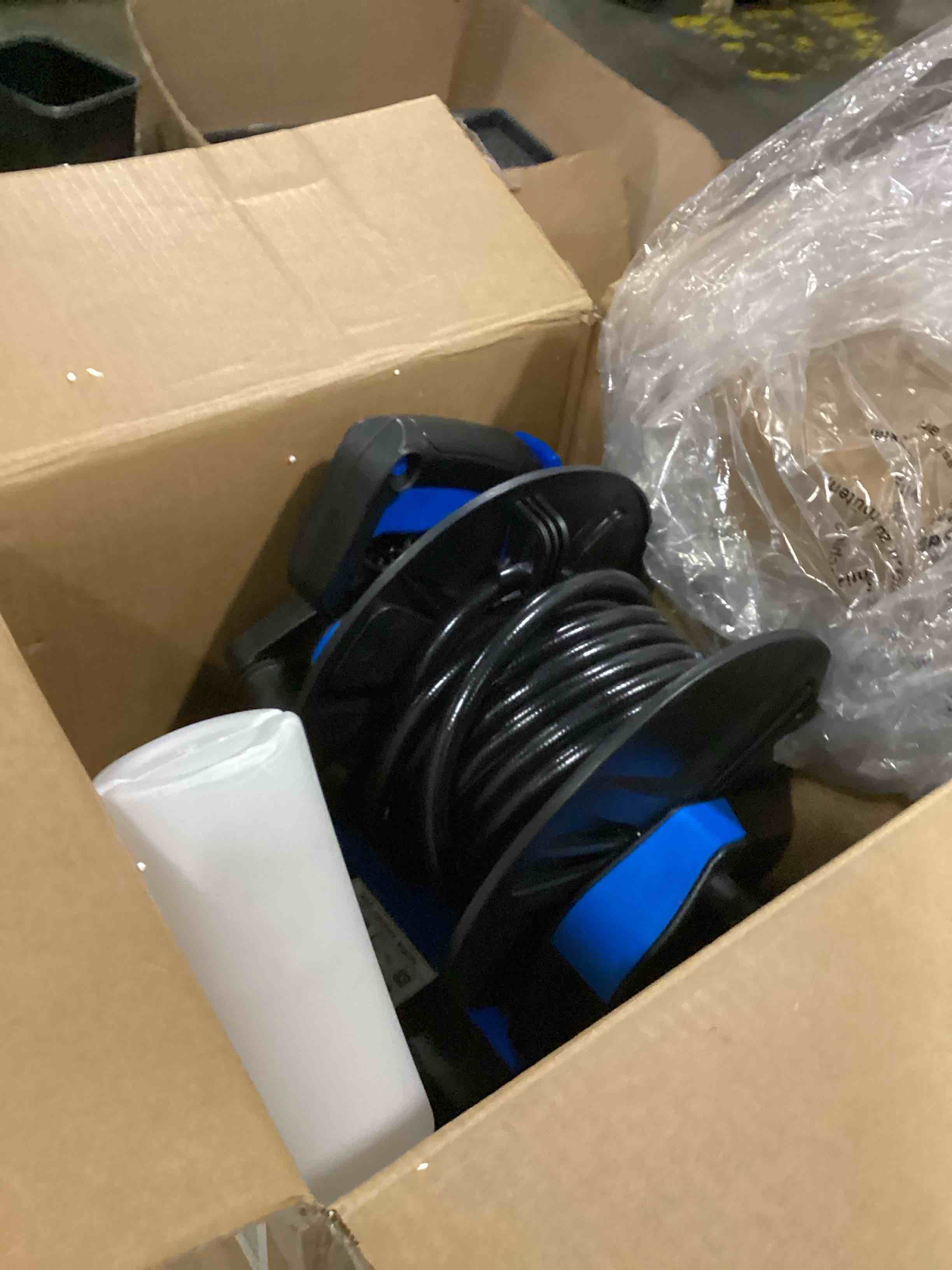https://s3.amazonaws.com/lotting-images-prod/bidfta/BLU5764464_1715021534089.jpeg