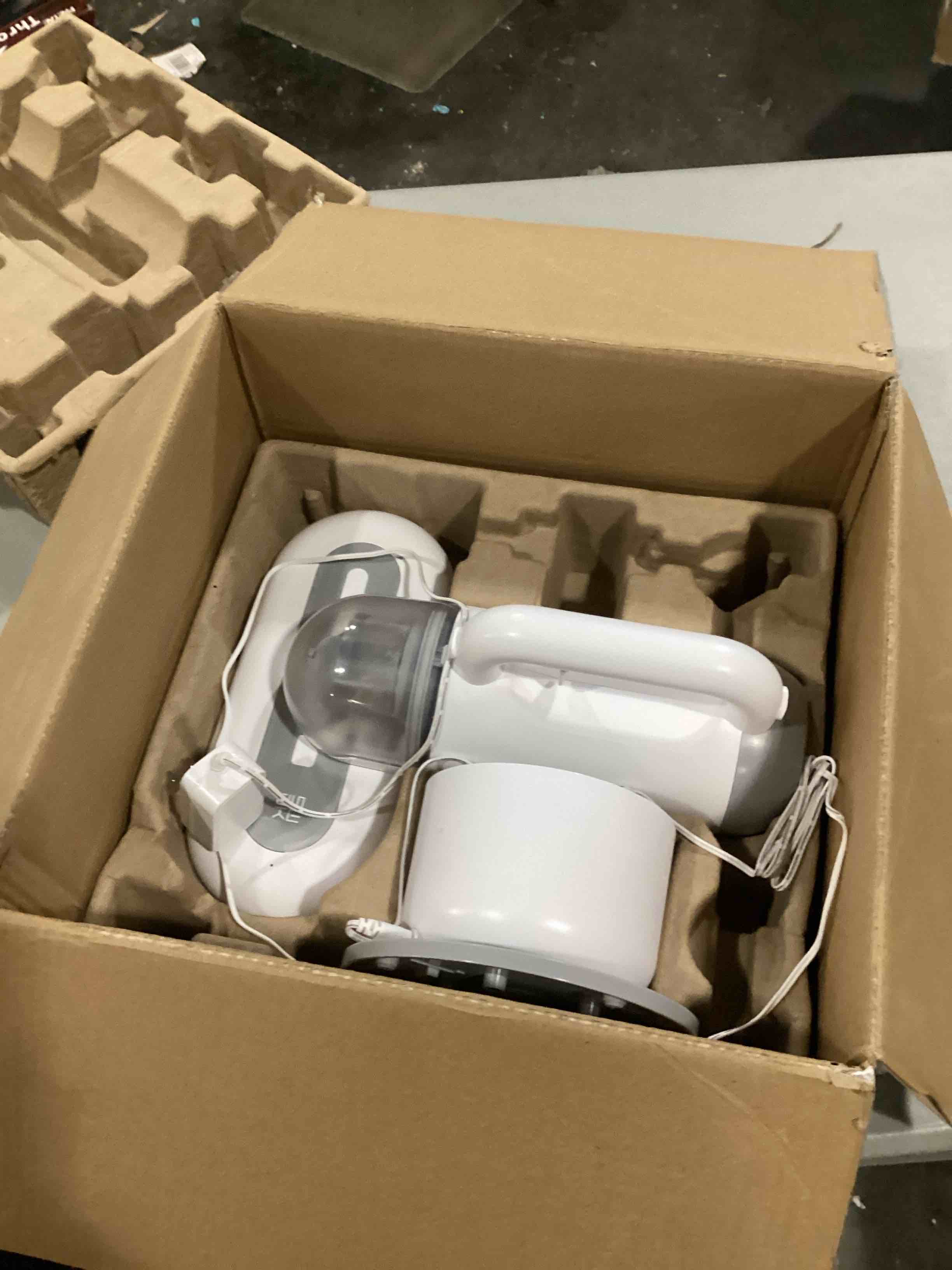 https://s3.amazonaws.com/lotting-images-prod/bidfta/BLU5764512_1715094927843.jpeg