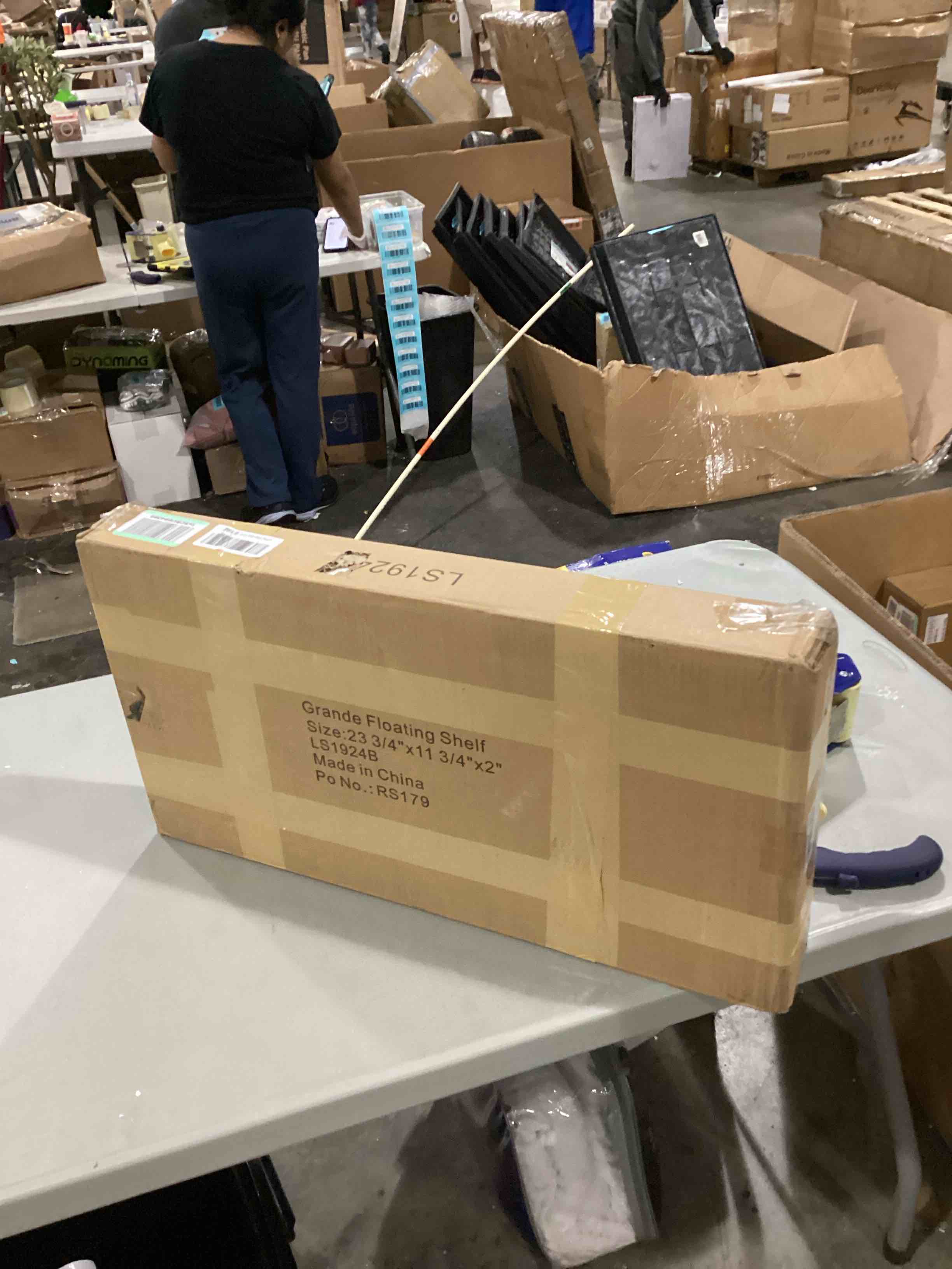 https://s3.amazonaws.com/lotting-images-prod/bidfta/BLU5764580_1715166982161.jpeg