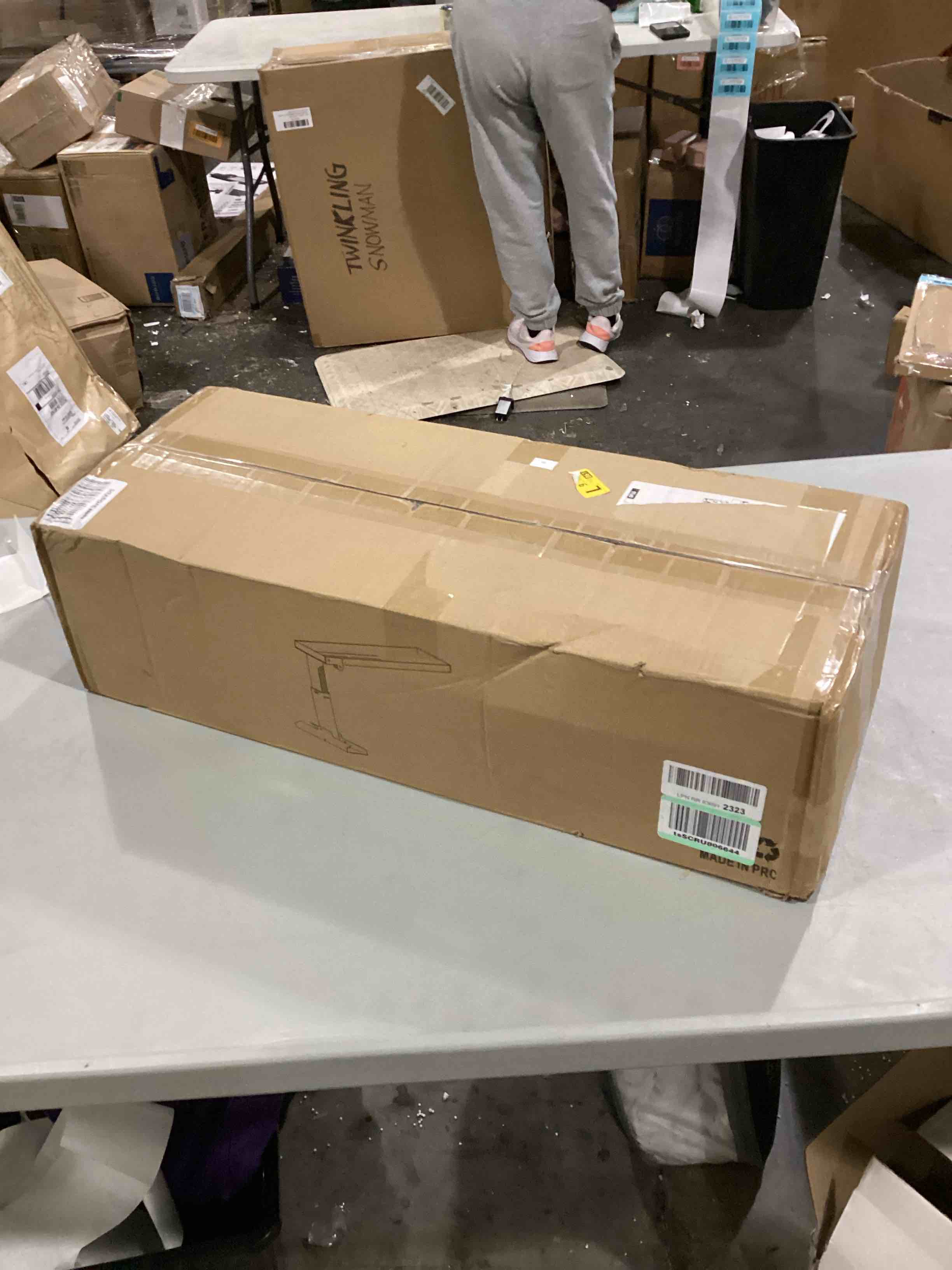 https://s3.amazonaws.com/lotting-images-prod/bidfta/BLU5764661_1715259914712.jpeg