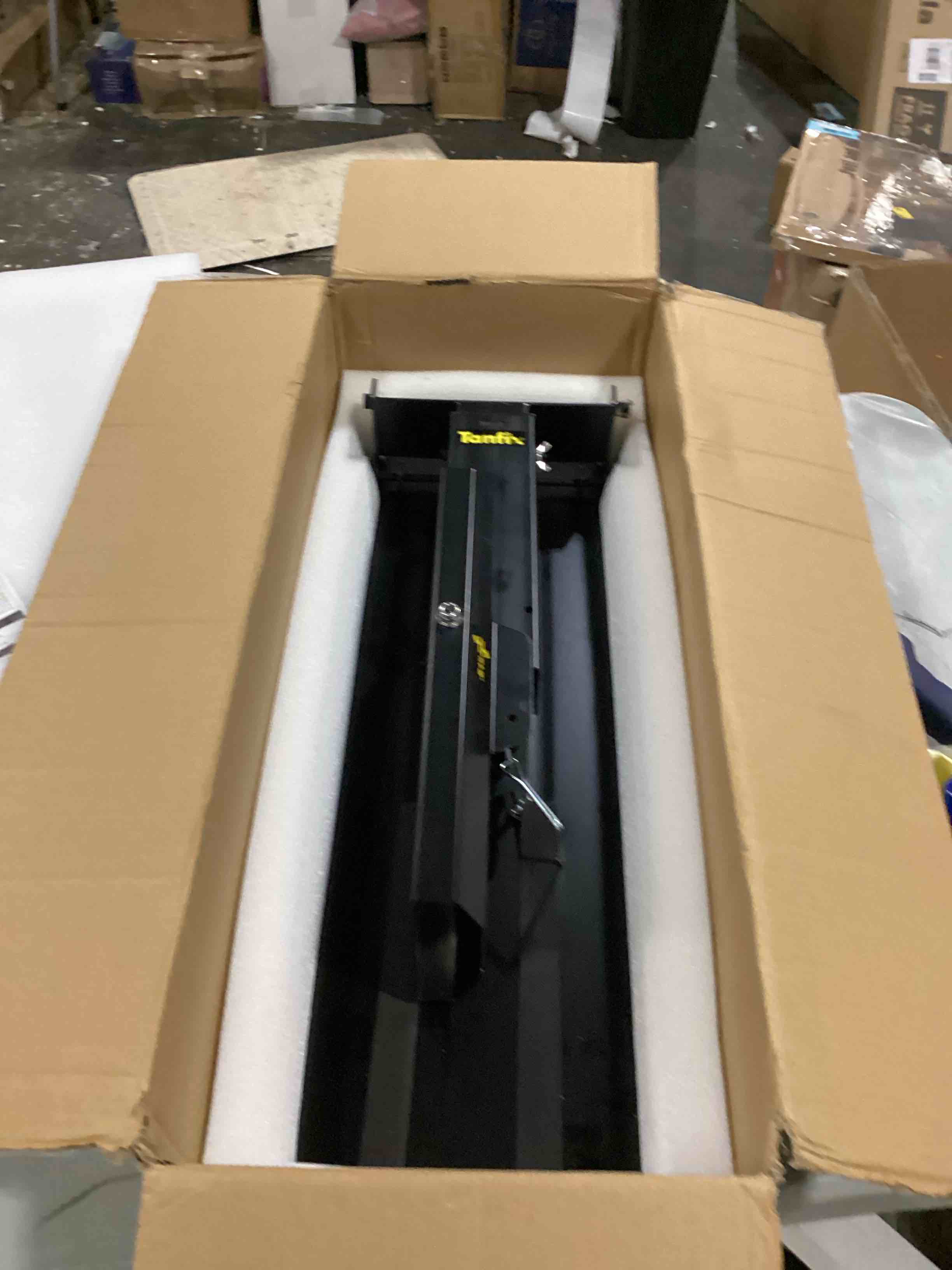 https://s3.amazonaws.com/lotting-images-prod/bidfta/BLU5764661_1715260050527.jpeg
