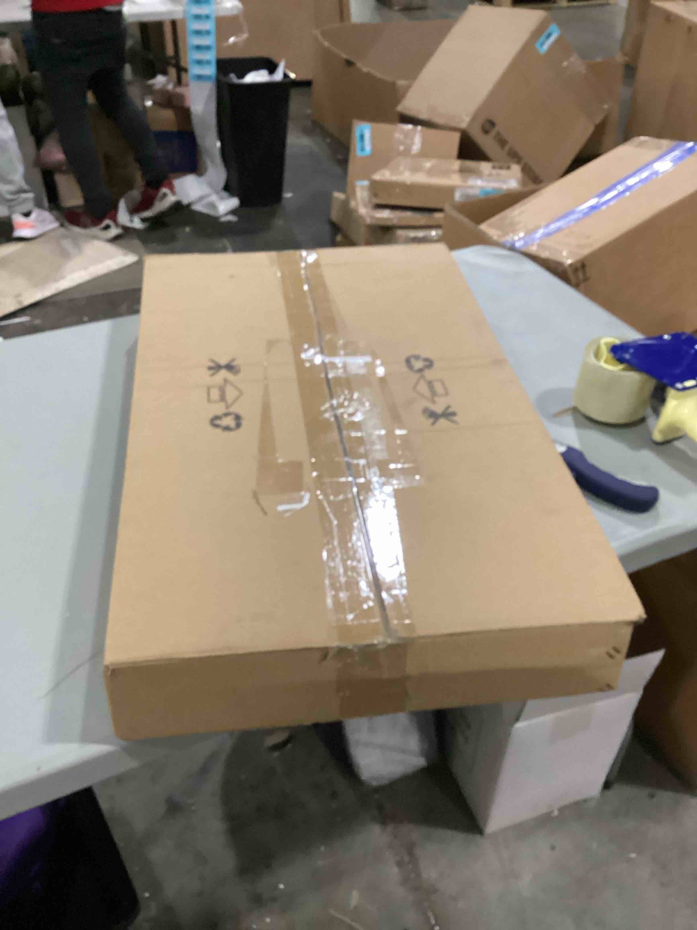 https://s3.amazonaws.com/lotting-images-prod/bidfta/BLU5764688_1715266606396.jpeg