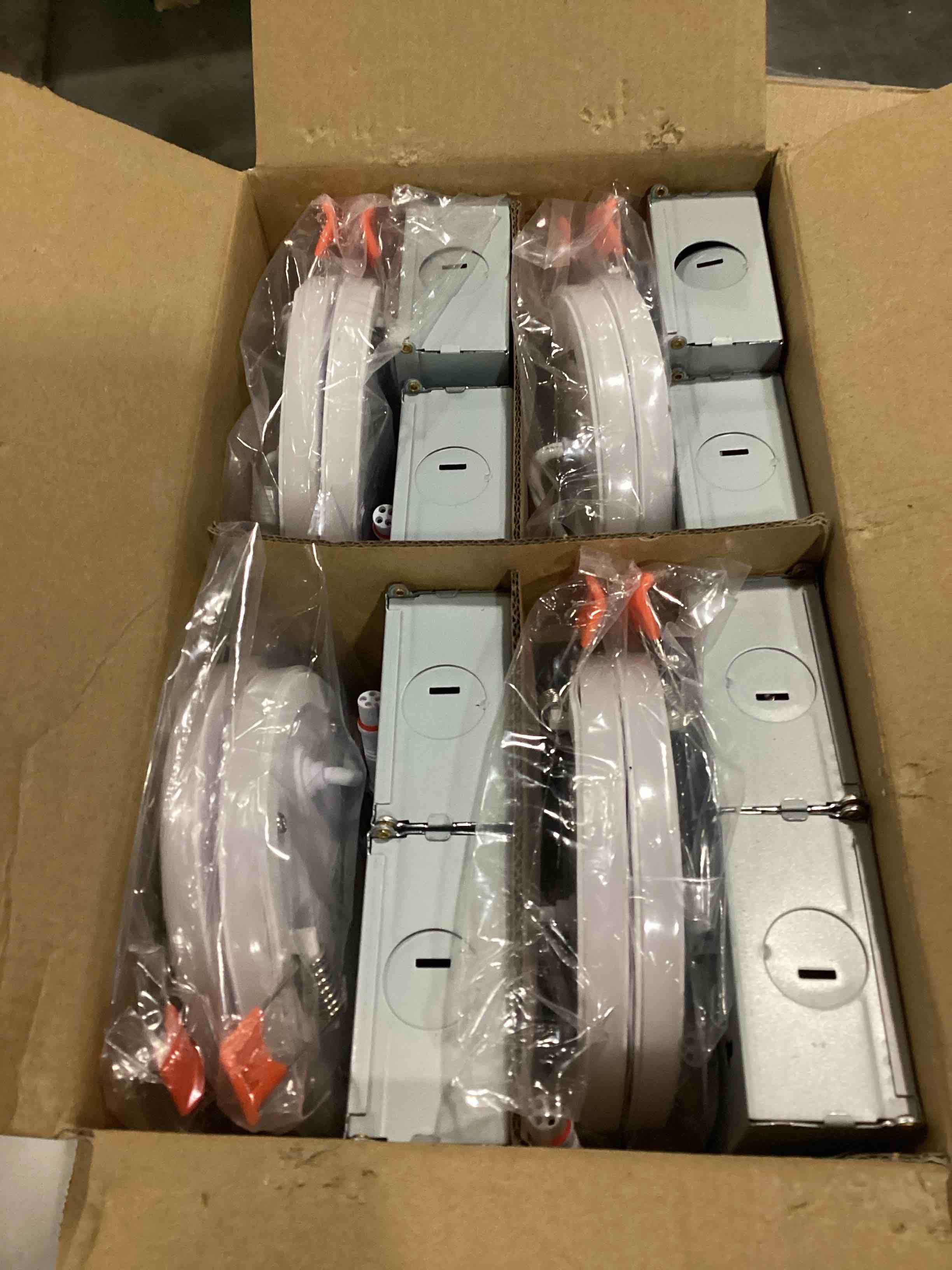 https://s3.amazonaws.com/lotting-images-prod/bidfta/BLU5764941_1709914066750.jpeg