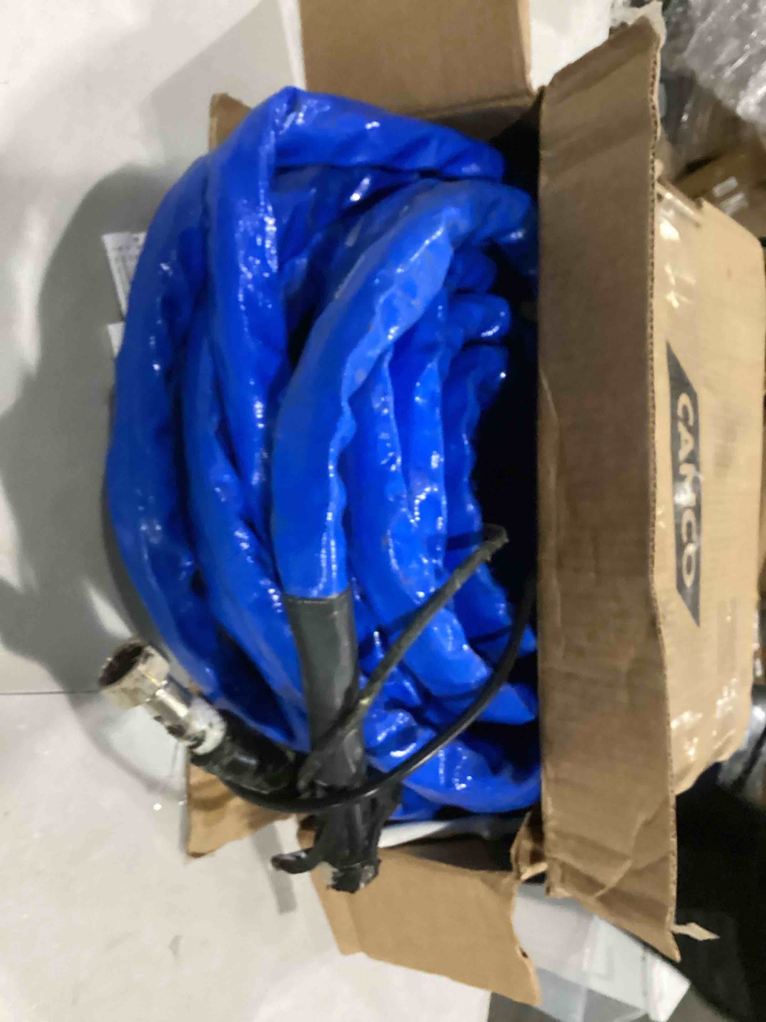 https://s3.amazonaws.com/lotting-images-prod/bidfta/BLU5765006_1710001658441.jpeg