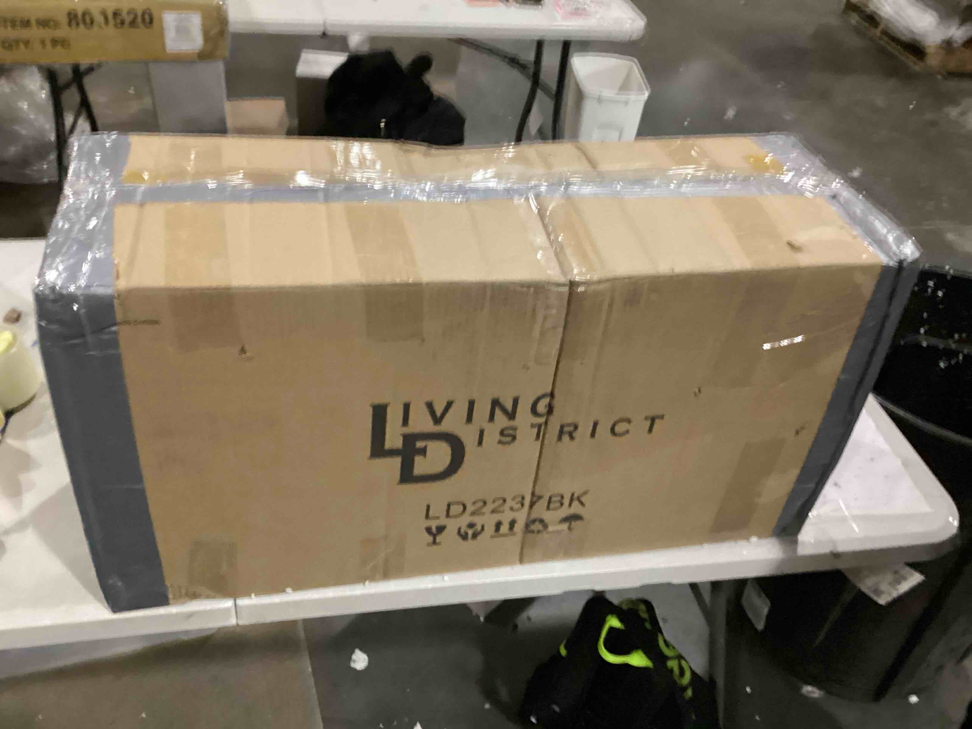 https://s3.amazonaws.com/lotting-images-prod/bidfta/BLU5766159_1712323625879.jpeg