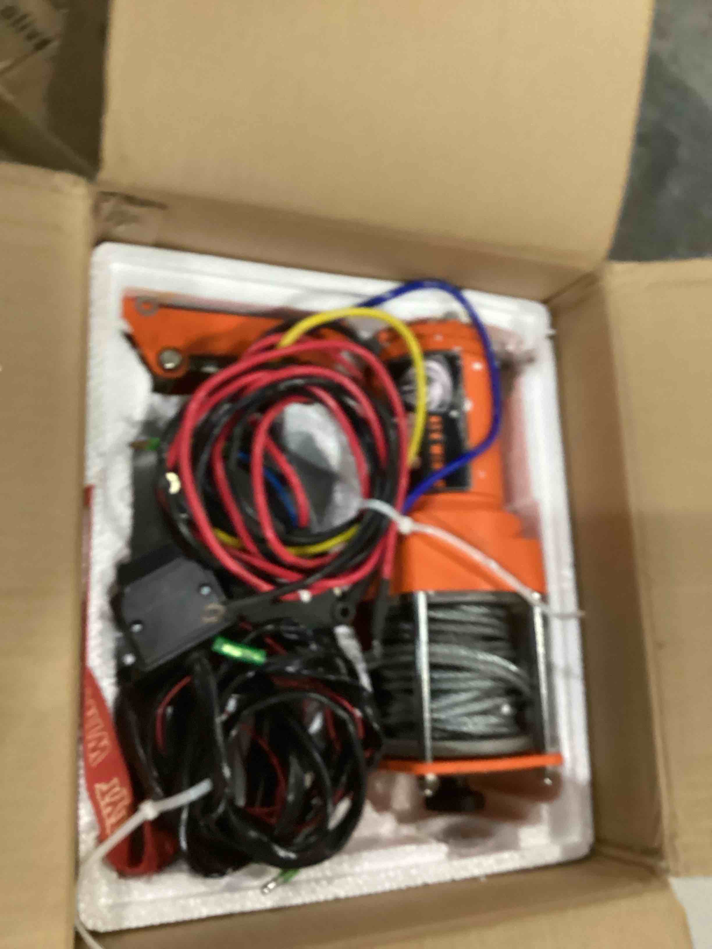 https://s3.amazonaws.com/lotting-images-prod/bidfta/BLU5766994_1714064069929.jpeg