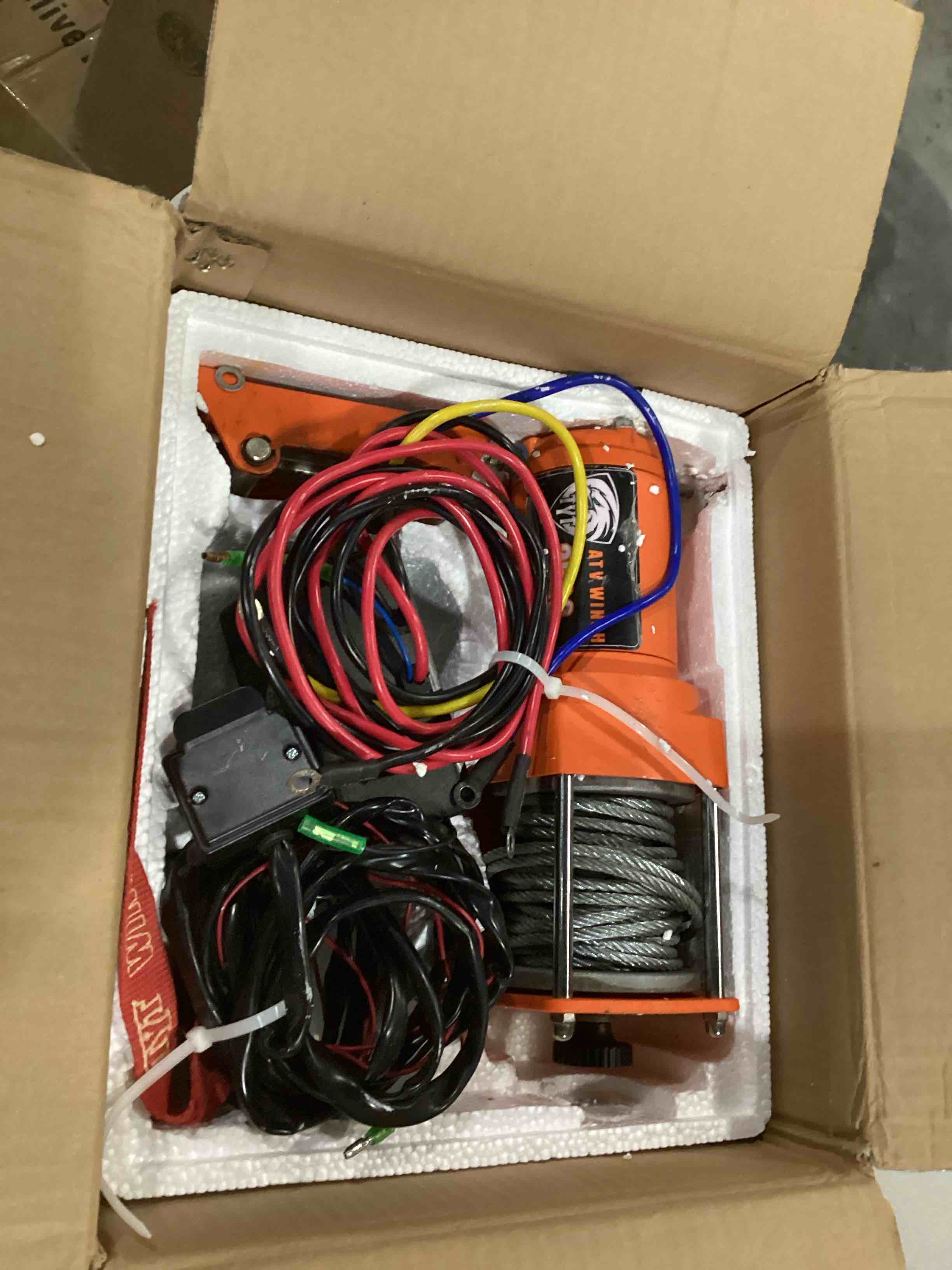 https://s3.amazonaws.com/lotting-images-prod/bidfta/BLU5766994_1714064072607.jpeg